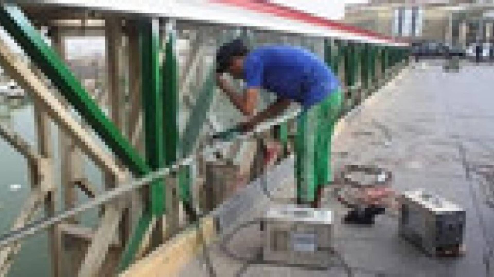 "جسر للحب" على ضفاف نهر في البصرة