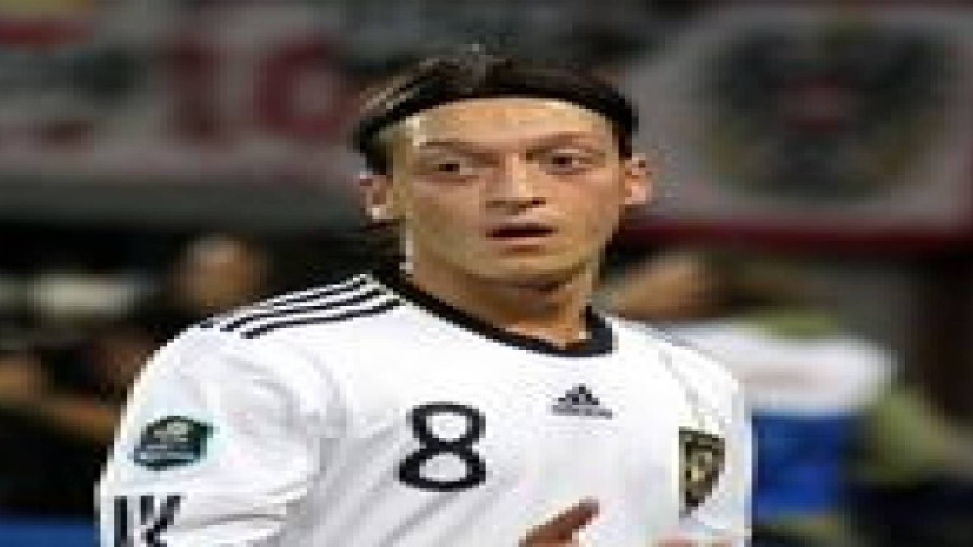 الألماني أوزيل يعتزم الرحيل عن أرسنال الإنجليزي في يناير