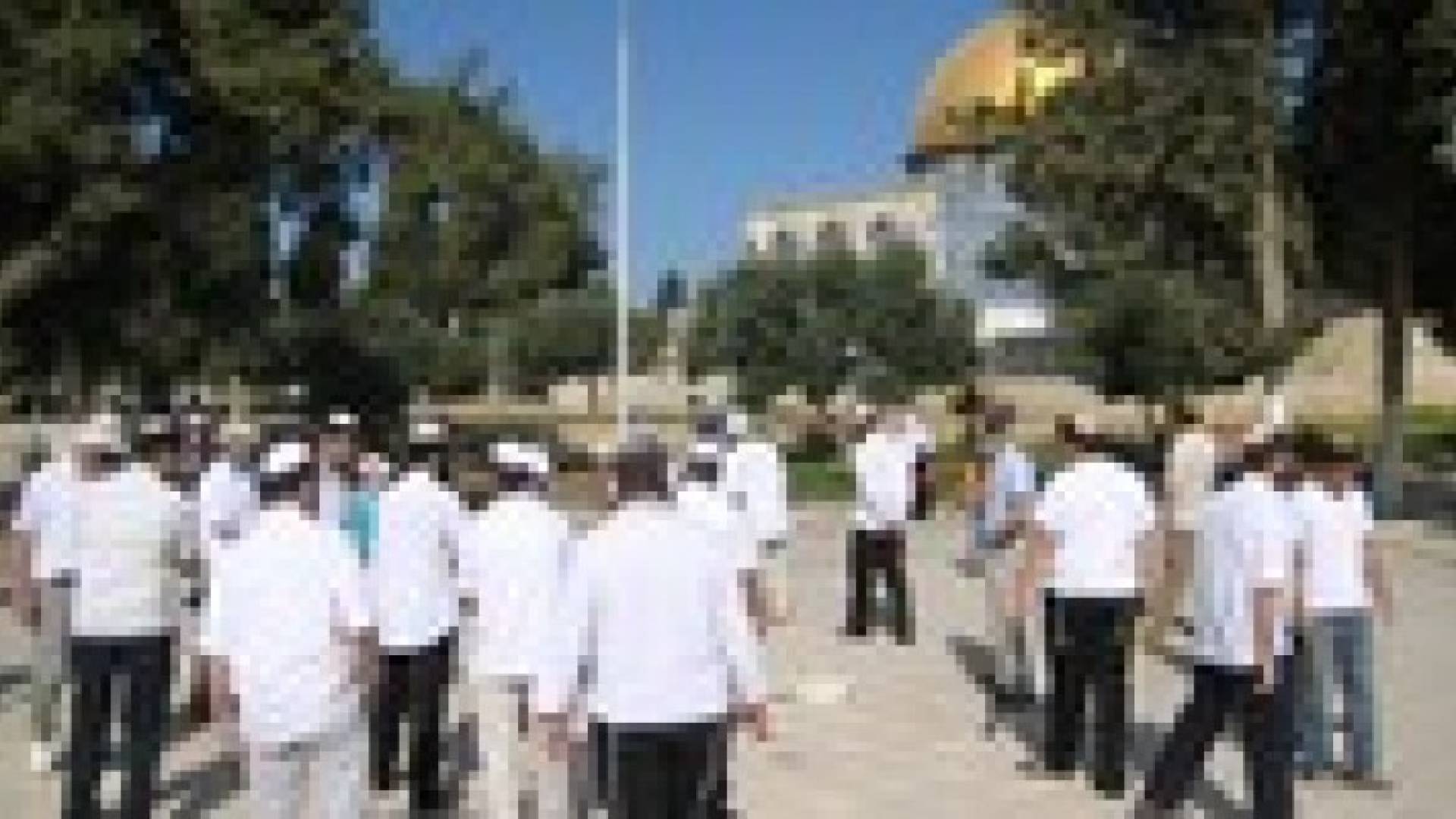 مستوطنون يقتحمون الأقصى والاحتلال يغلقه أمام المسلمين