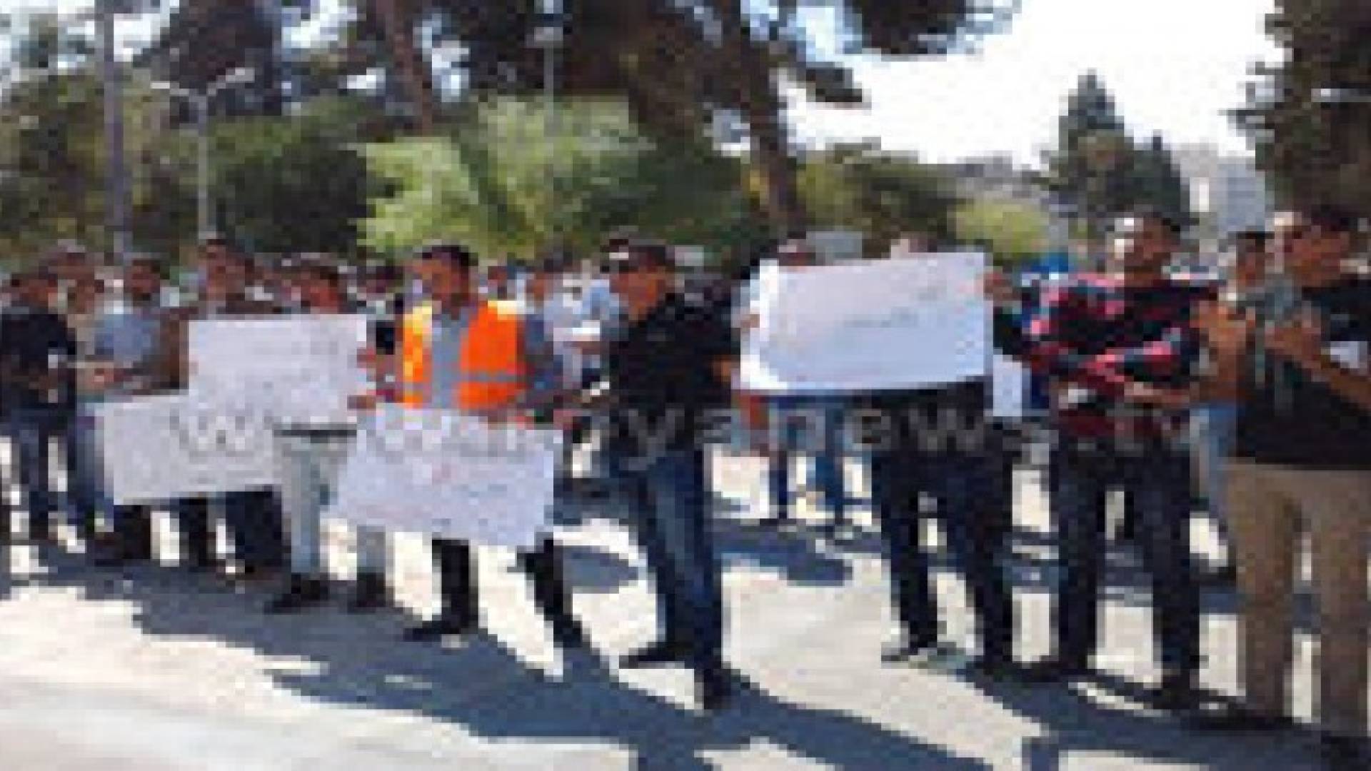 اعتصام في " الأردنية " رفضا لرفع الرسوم الجامعية .. صور