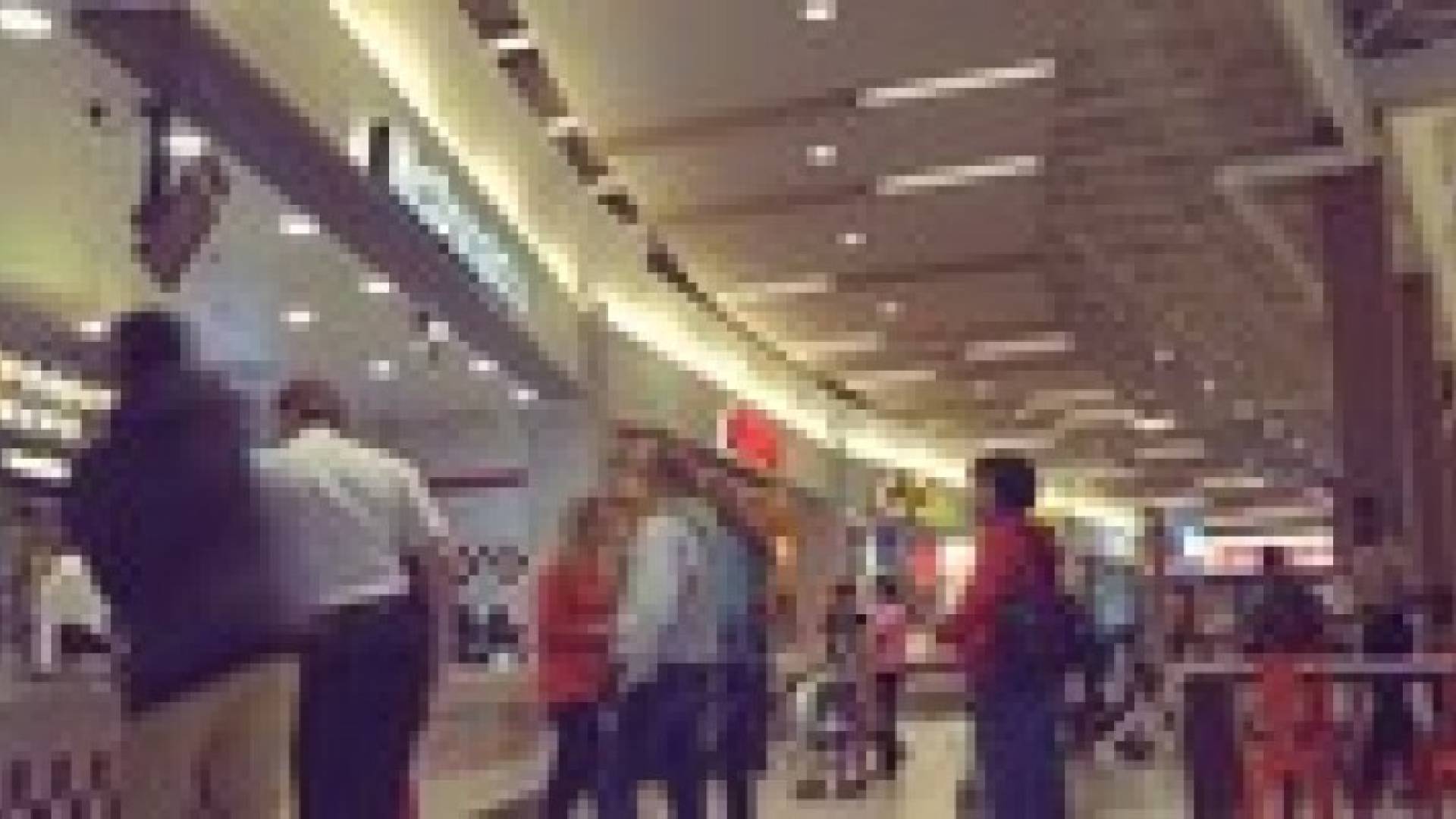 بالفيديو.. نشال يسرق محفظة شرطي