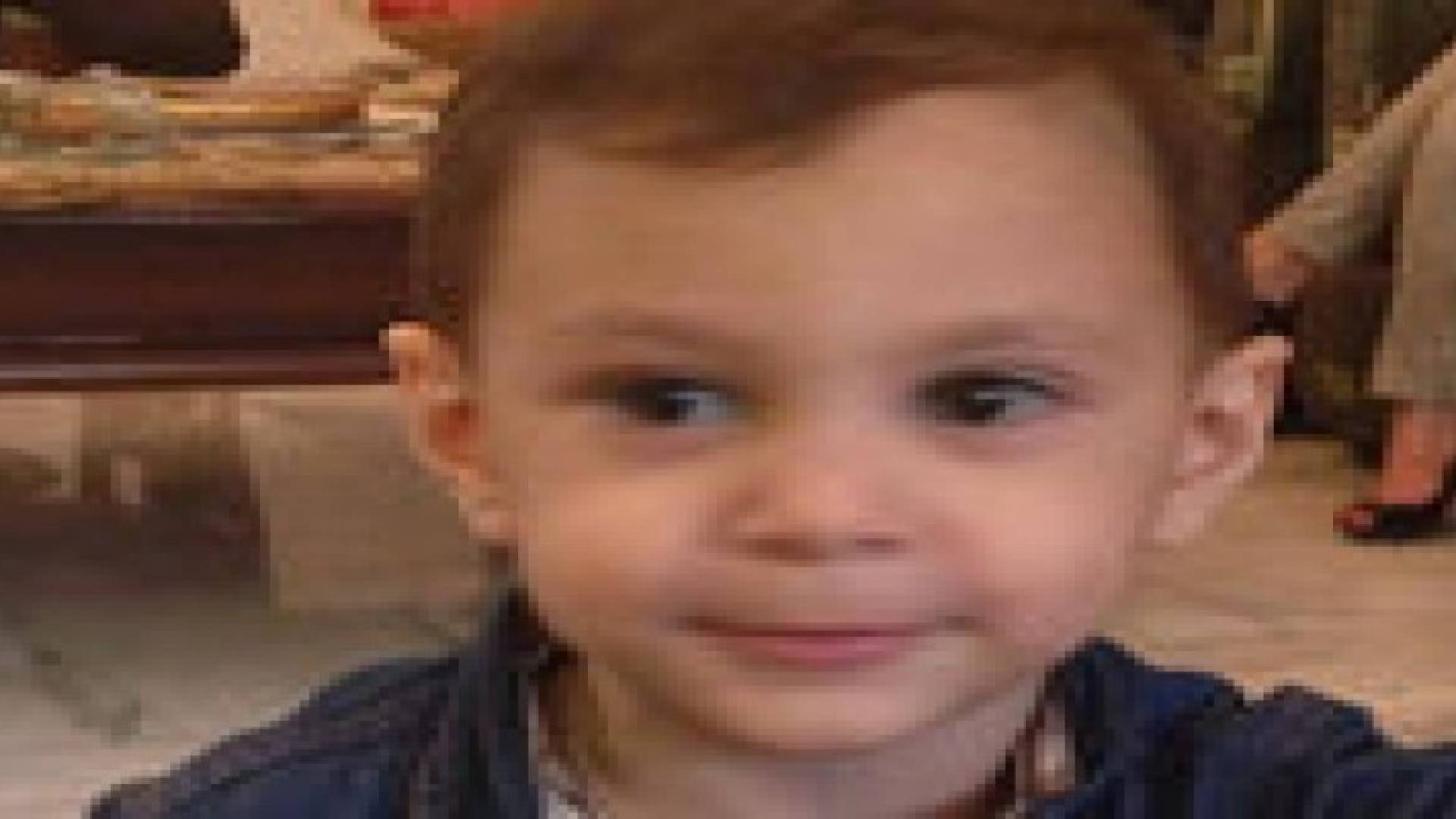 بالصور : وفاة طفل في ظروف غامضة بالبحر الميت .. وعائلته تتهم فندق بتسميمه
