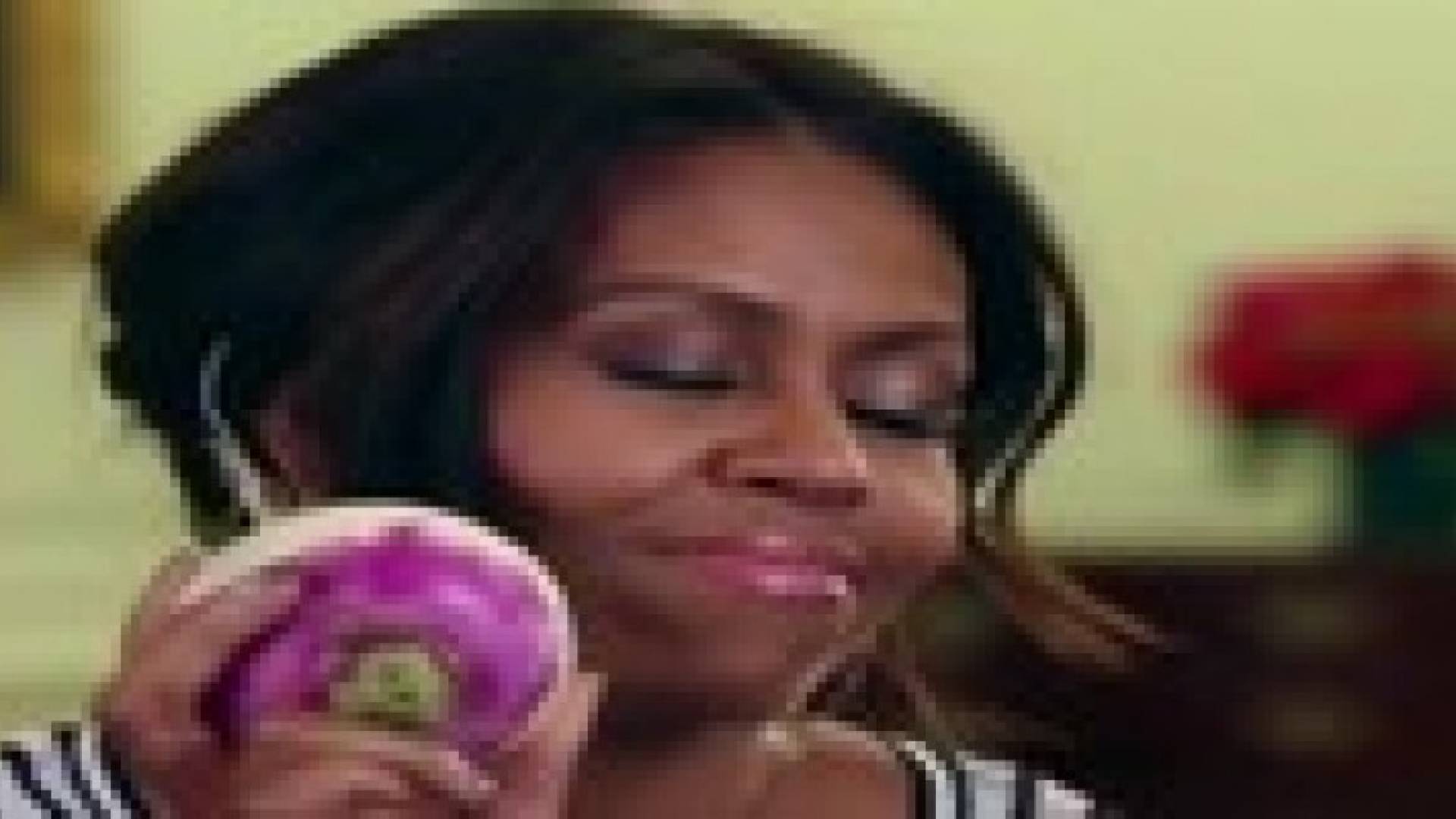 بالفيديو.. رقصة ميشال أوباما مع اللفت تنتشر سريعا في المنتديات