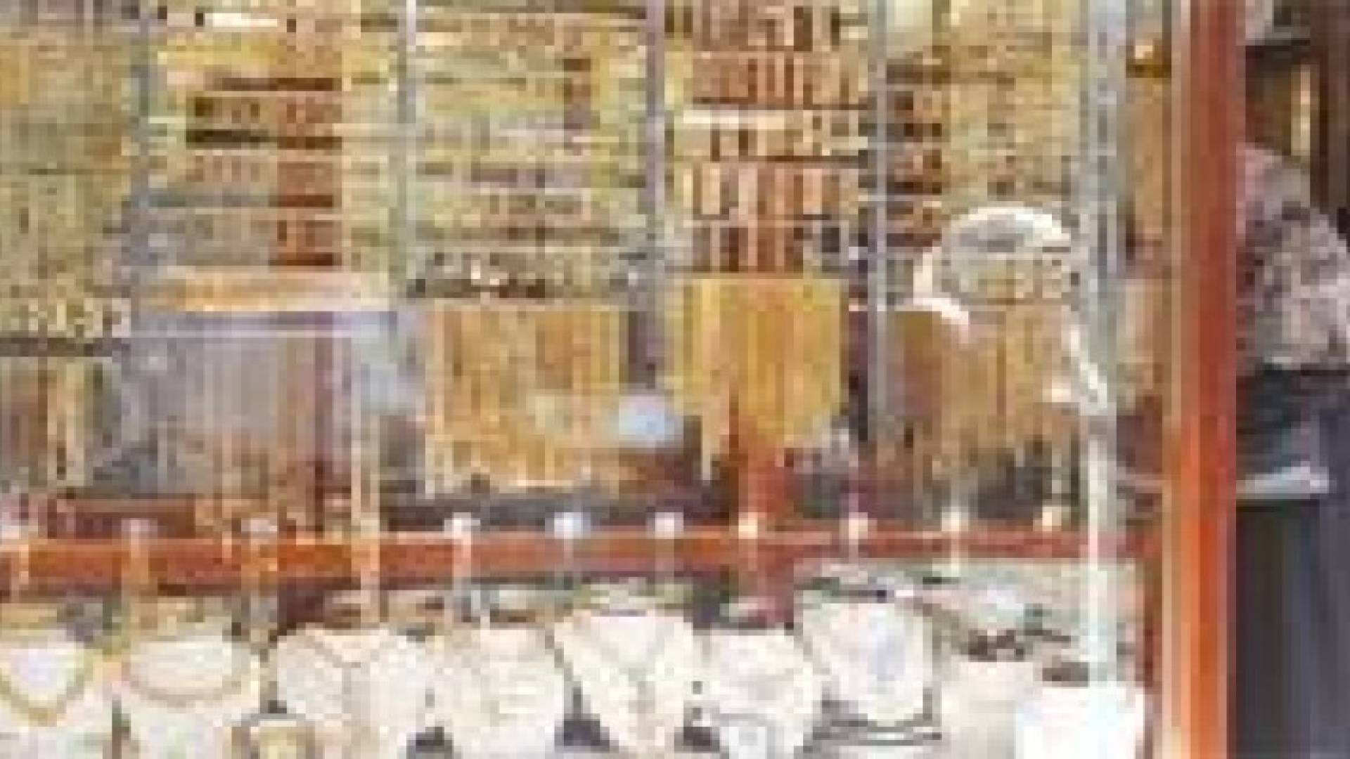 الذهب يرتفع 2.5 بالمئة في السوق المحلي