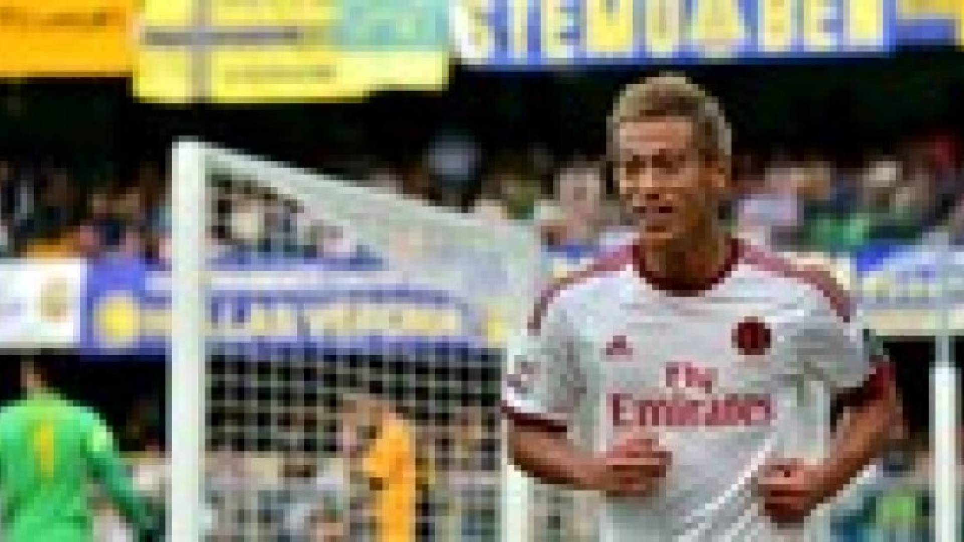 هوندا المتألق يسجل لميلان ويقوده للفوز على فيرونا 3-1