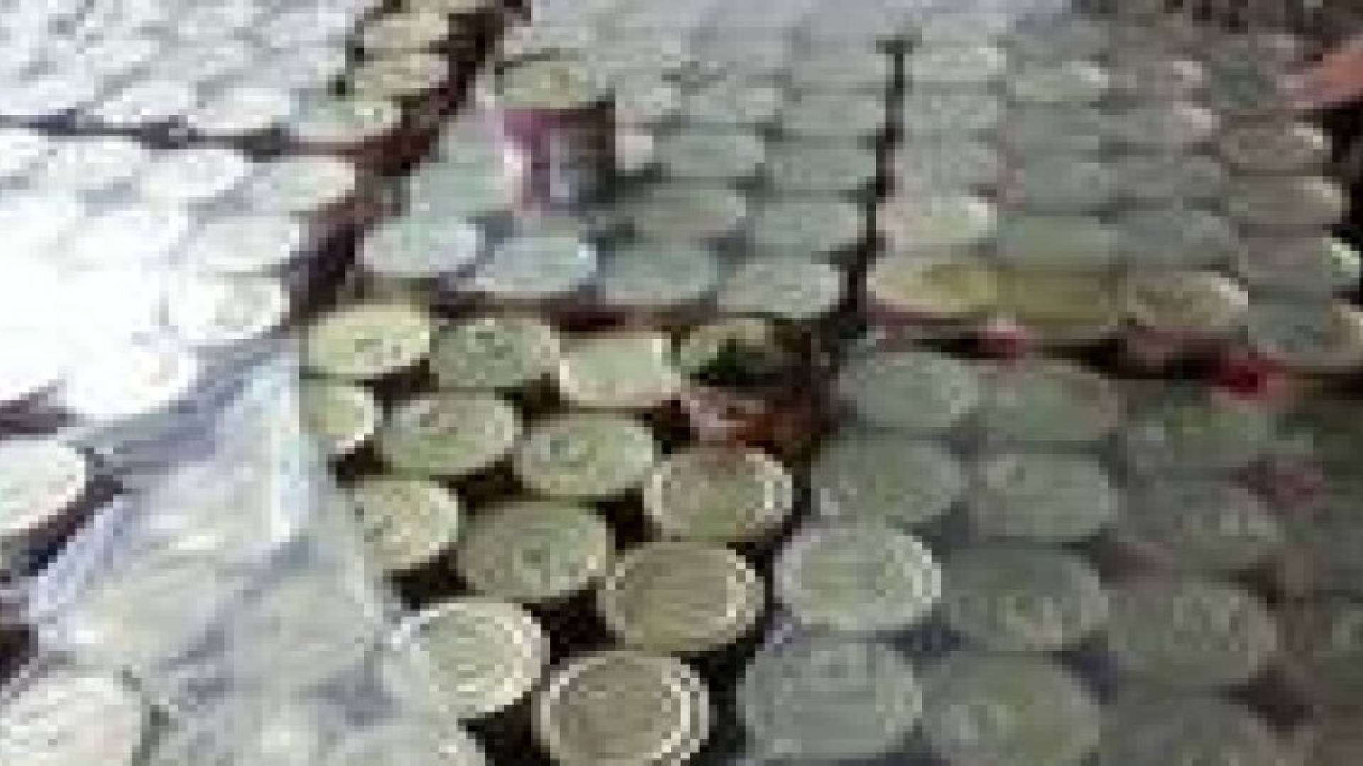 بالصور : ضبط 67 طن من المواد الغذائية الفاسدة في عمان