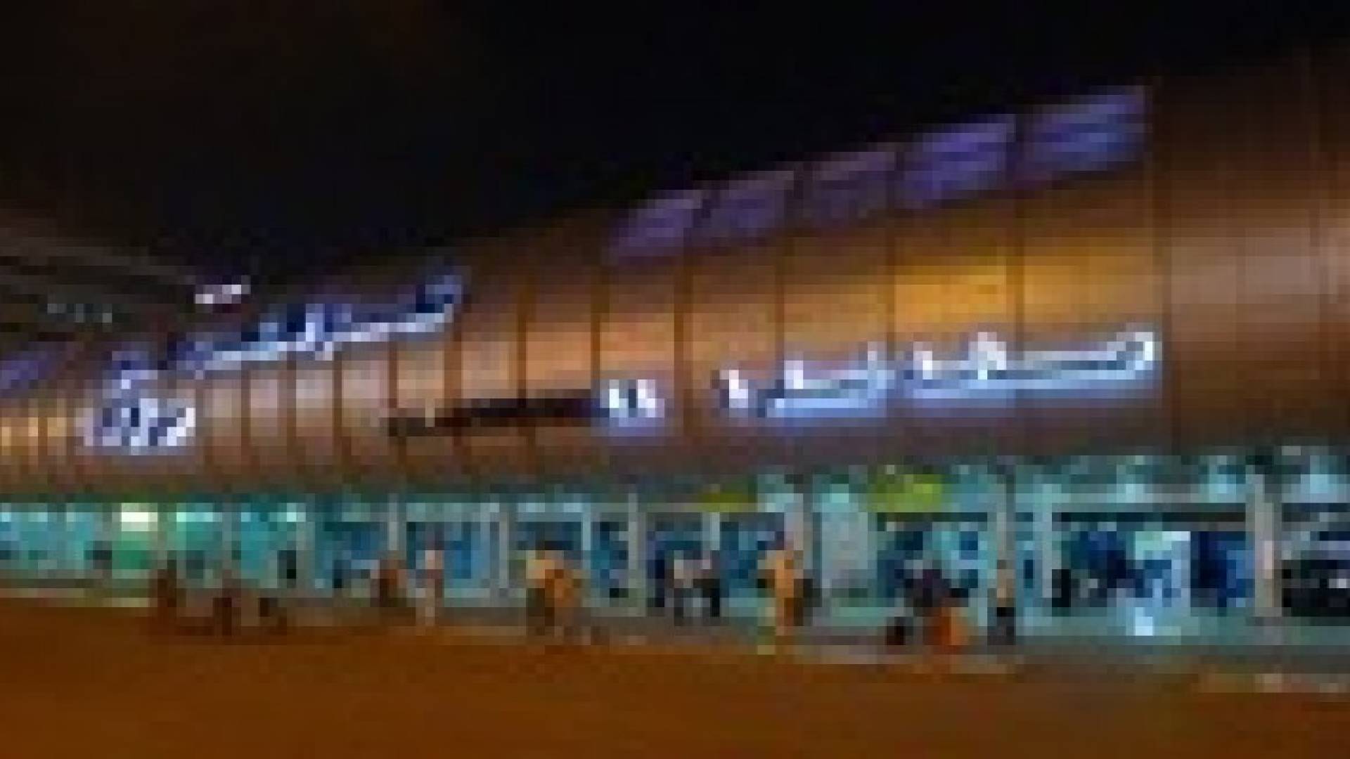 "زجاجة نبيذ" تجبر طائرة هولندية على هبوط إضراري بالقاهرة