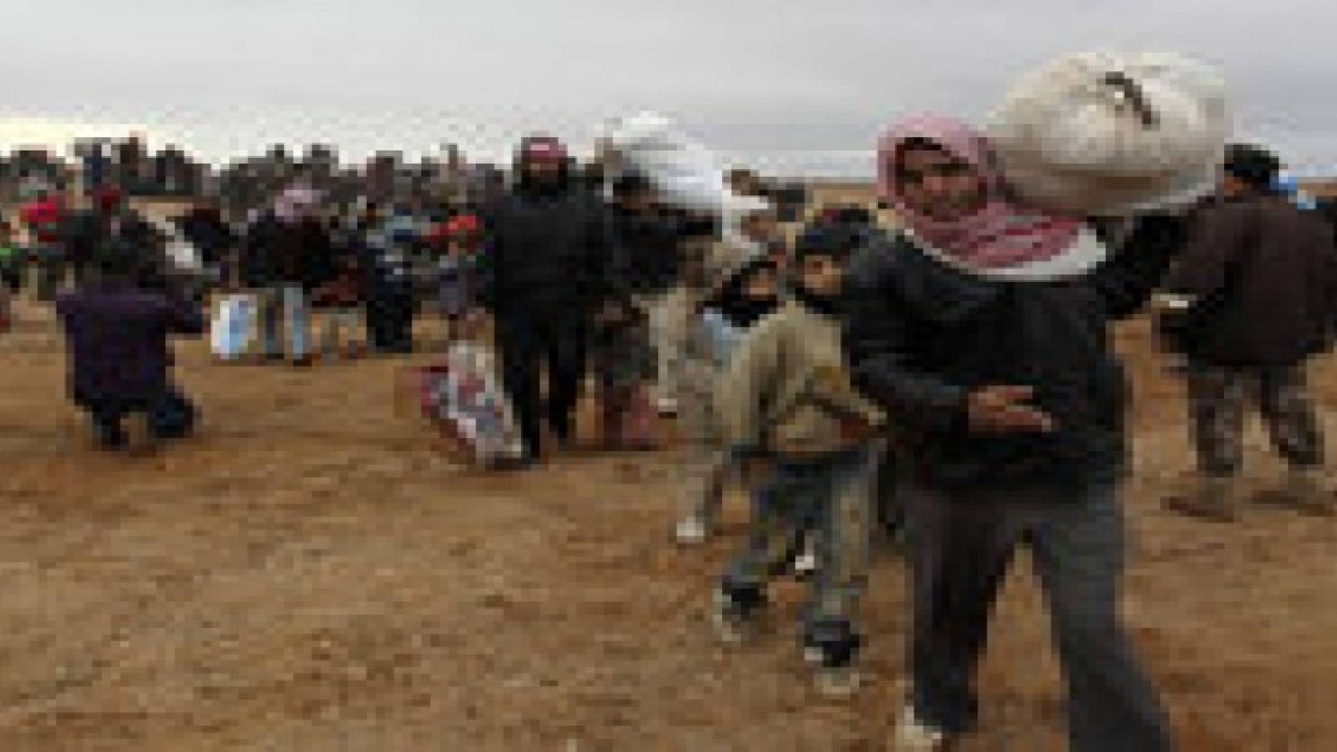 قوات حرس الحدود تستقبل 60 لاجئا سوريا