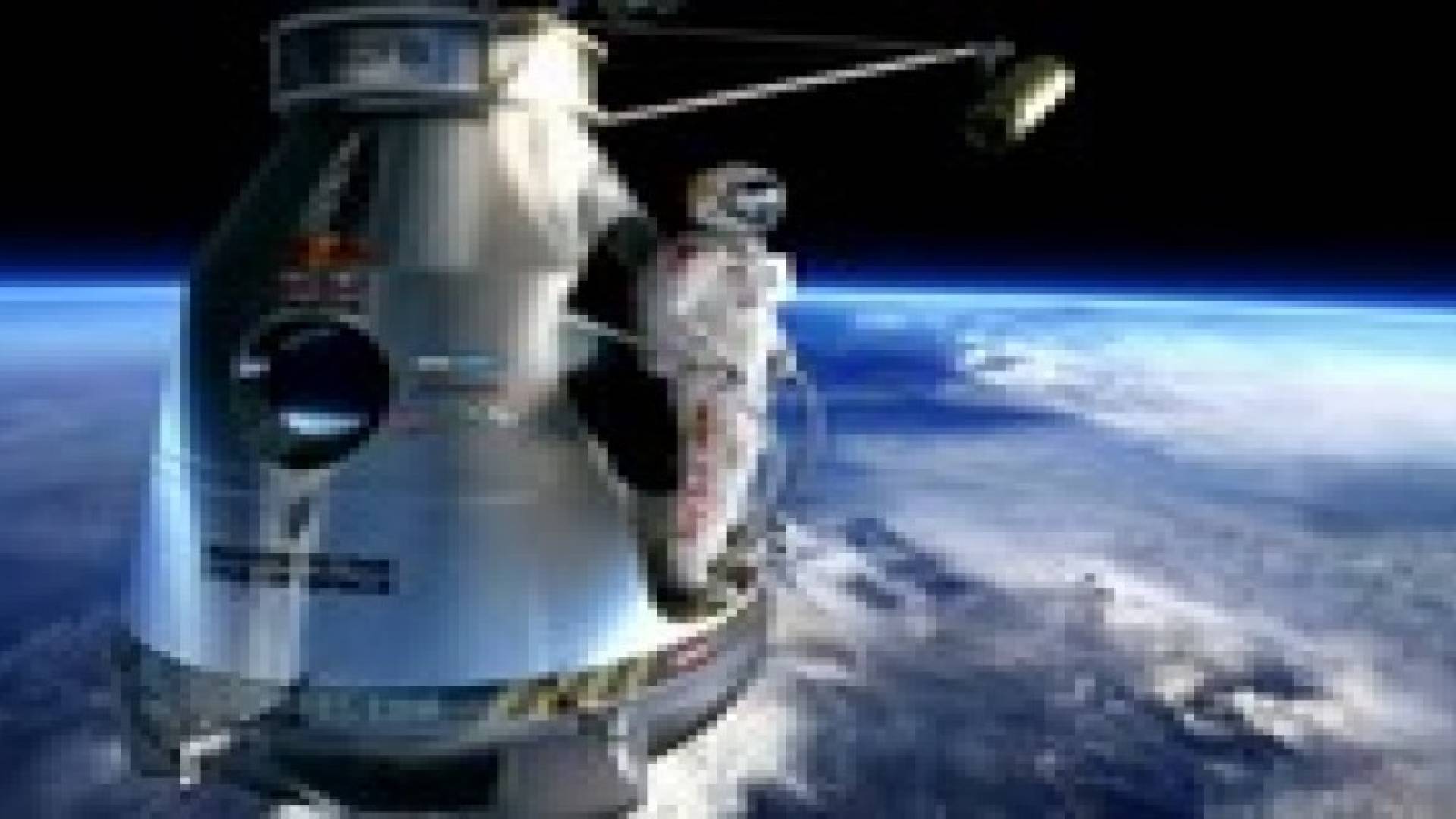 بالفيديو ..تحطيم رقم فيليكس لأعلى قفزة من الفضاء