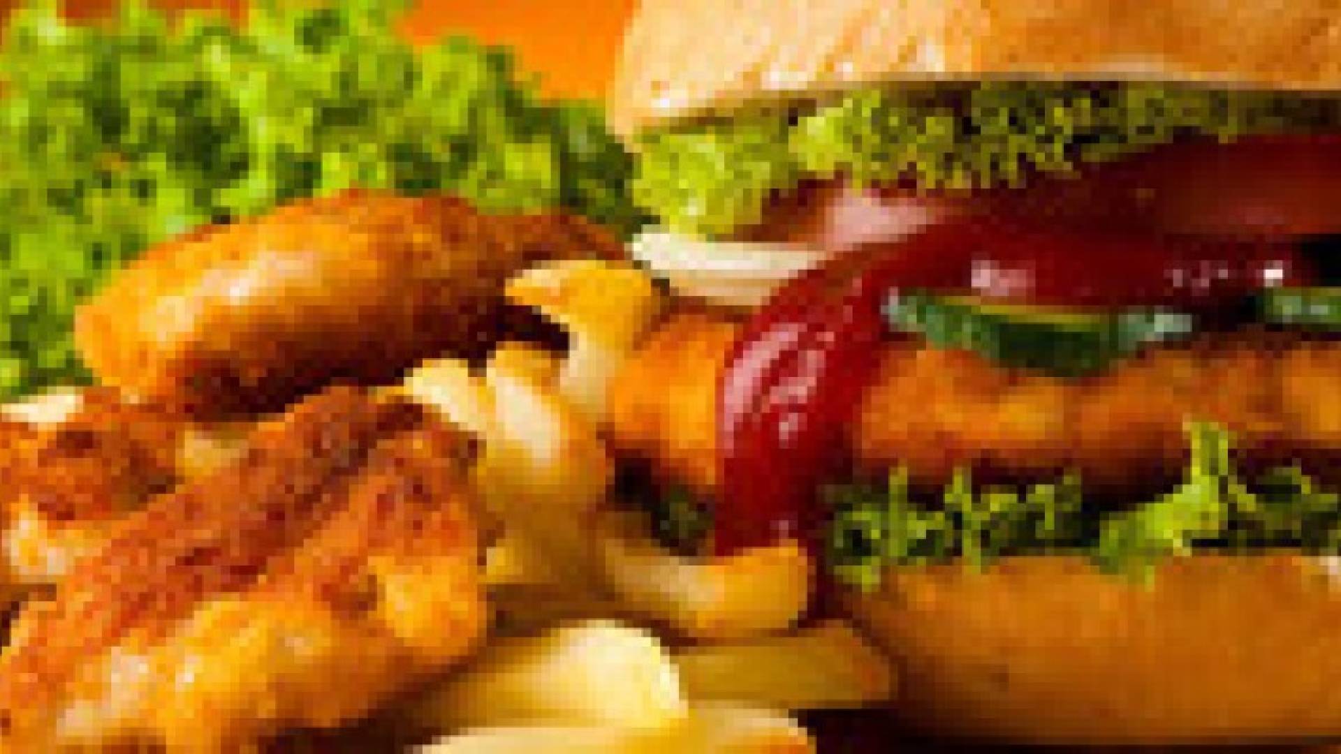 لماذا يختار الدماغ أغذية غنية بالسعرات الحرارية؟