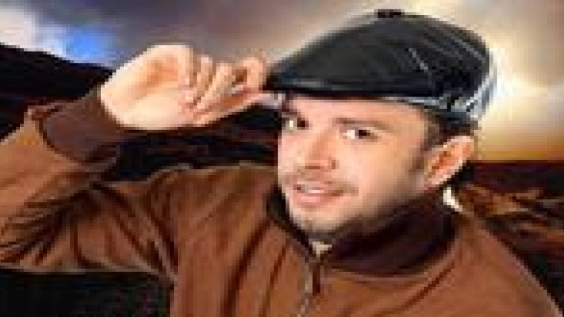 العثور على الفنان المصري ماهر عصام غارقا في دمائه داخل شقته