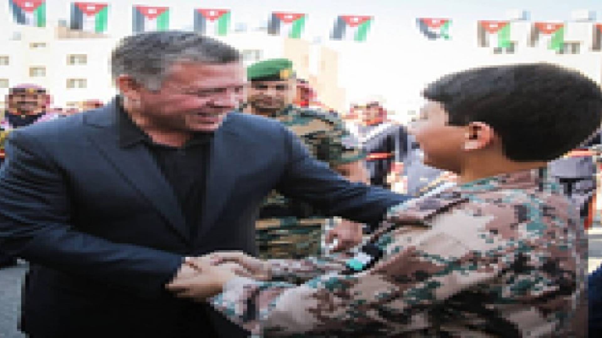 الملك يفتتح إسكان الأميرة إيمان الوظيفي العسكري في محافظة الزرقاء .. صور