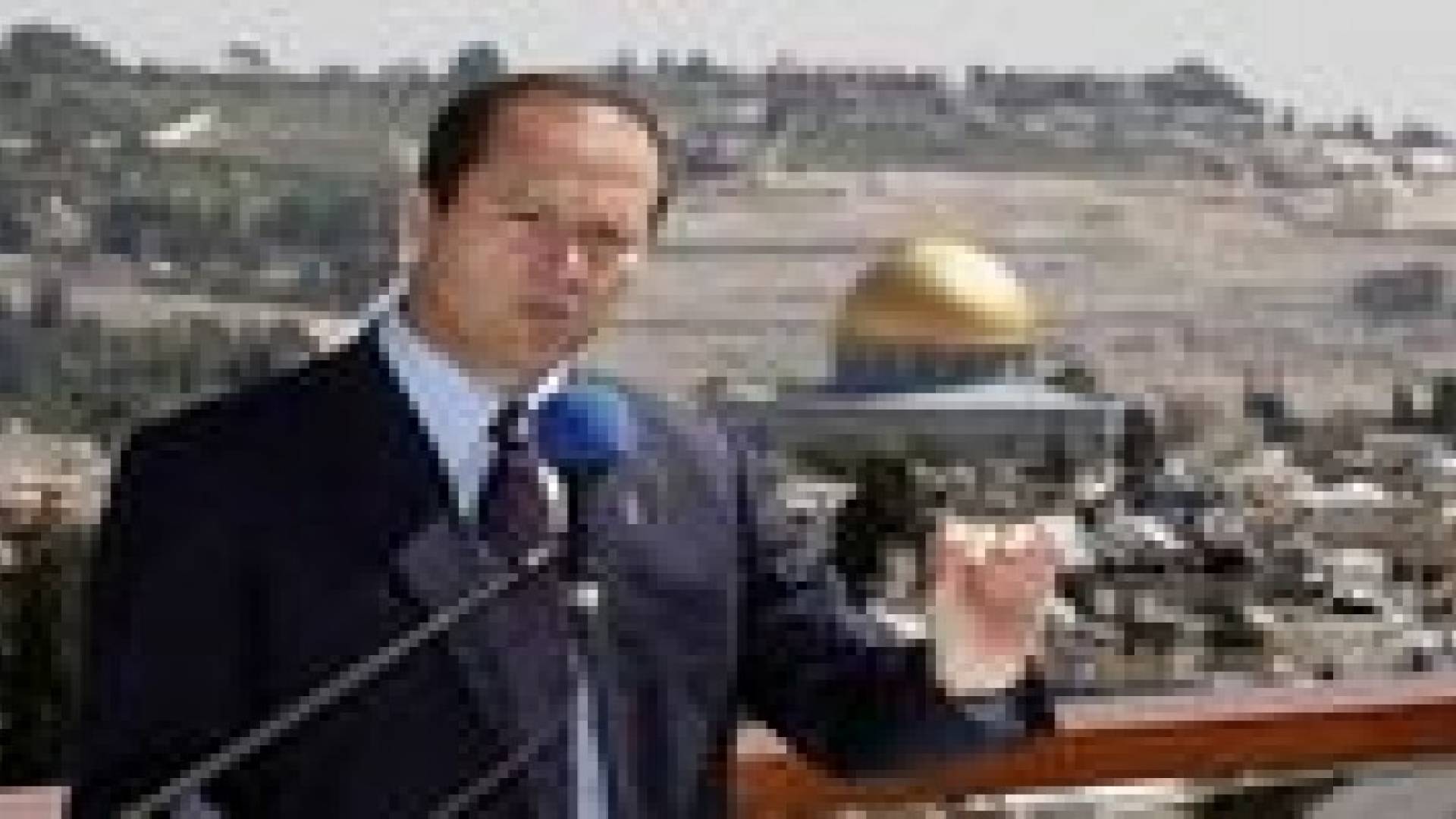 رئيس بلدية الاحتلال بالقدس يقتحم المسجد الأقصى