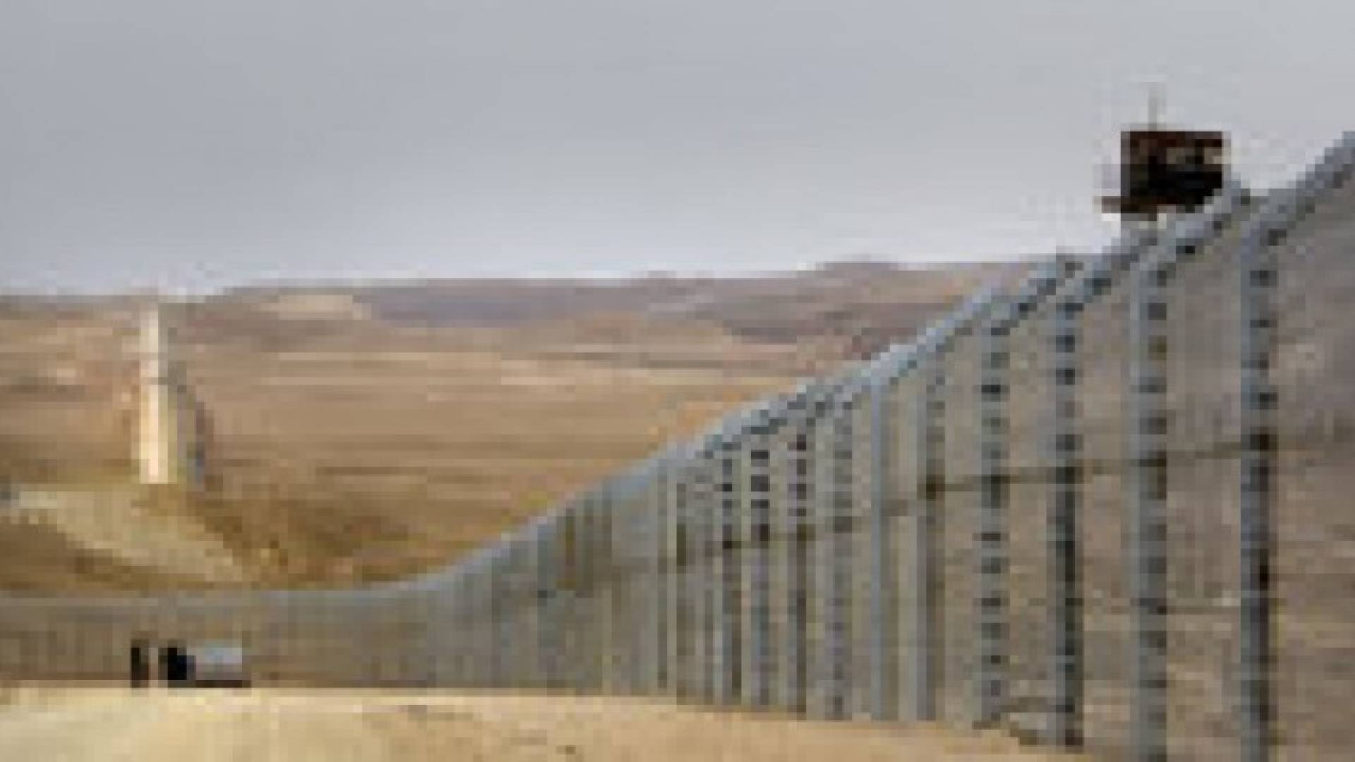 الجيش المصري : نسعي لإقامة منطقة مؤمنة على امتداد الشريط الحدودى مع غزة