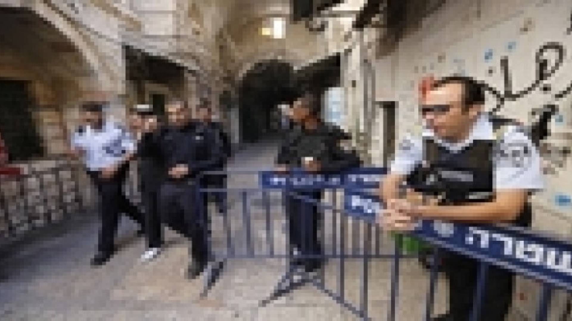 شرطة الاحتلال تعيد  فتح باحة المسجد الاقصى المبارك