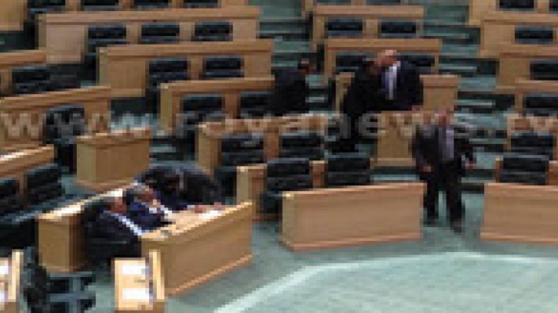 النواب والاعيان وأعضاء الحكومة يتوافدون إلى مجلس الامة .. صور