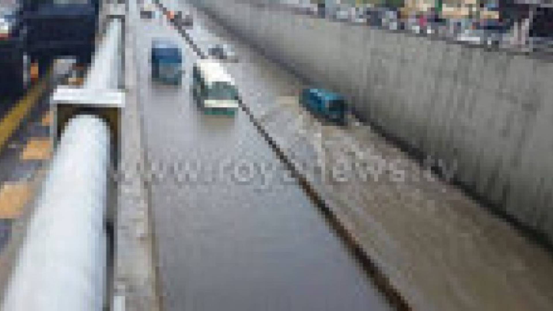 أنفاق وجسور عمان تغرق بمياه الأمطار .. صور وتفاصيل