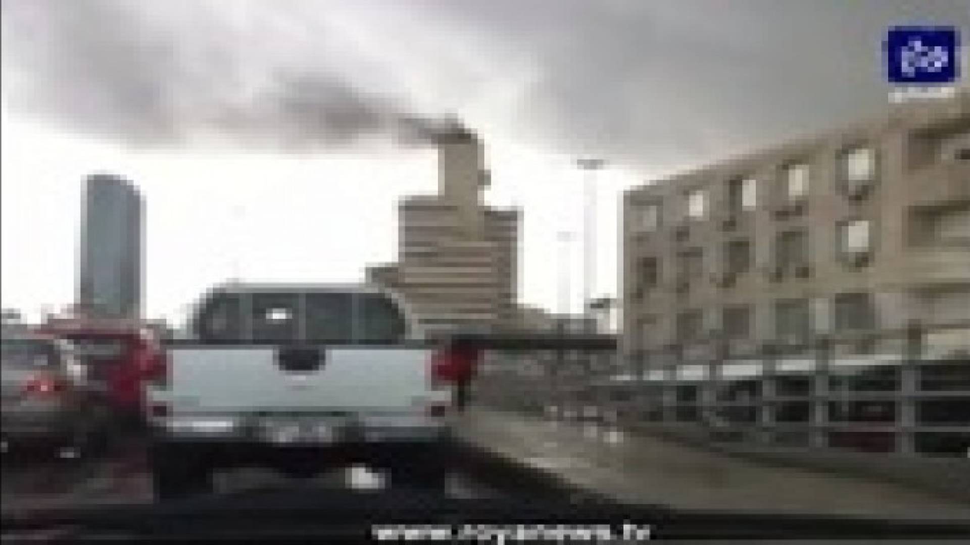 مصدر يوضح  الدخان المتصاعد من مجمع تجاري في عمان