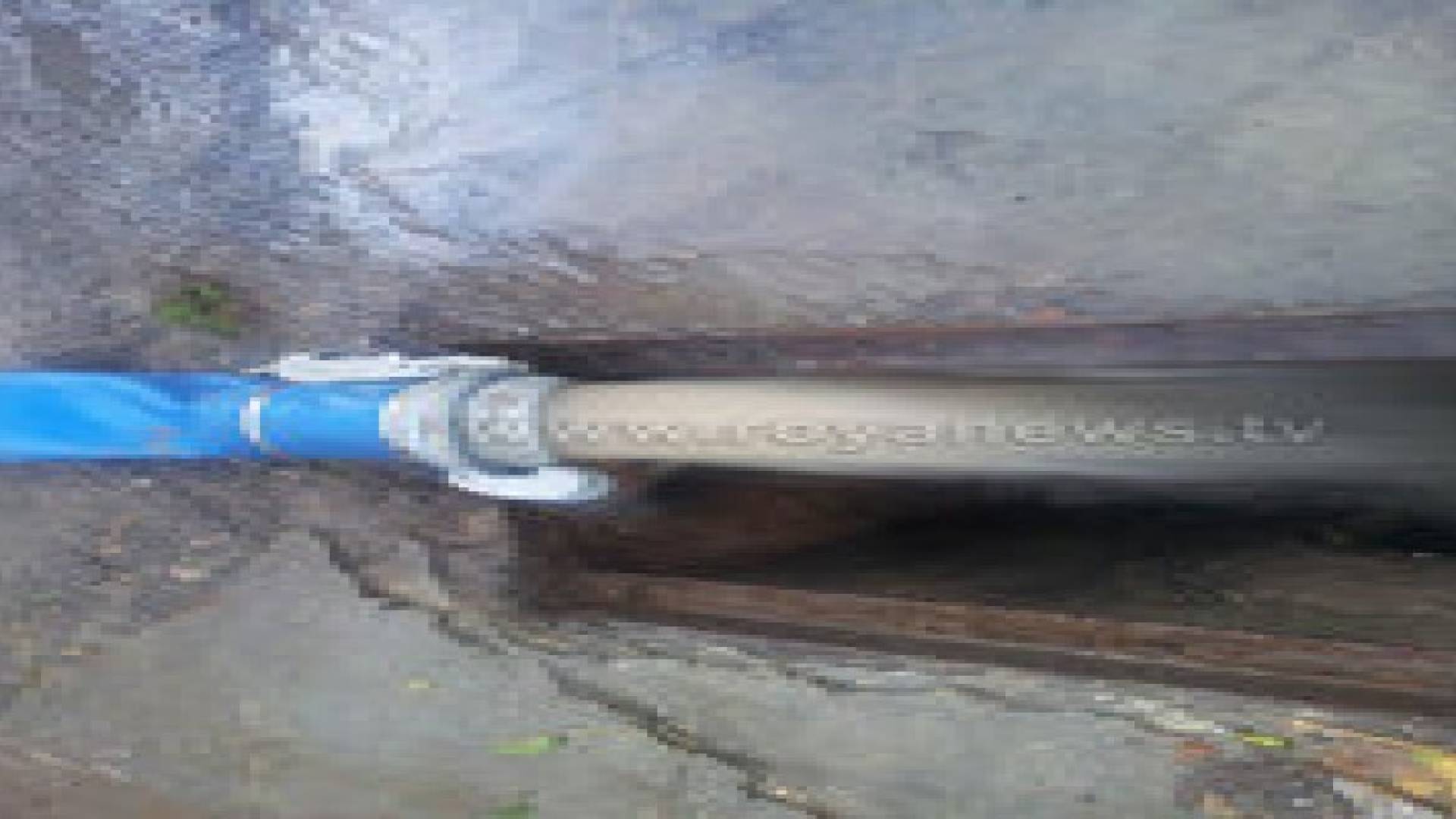 قطع التيار الكهربائي عن حي كامل في منطقة الدوار السابع بسبب مياه الأمطار .. صور