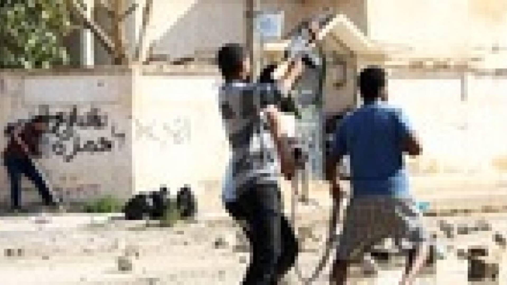 حريق بناقلة نفط نتيجة الاشتباكات في بنغازي