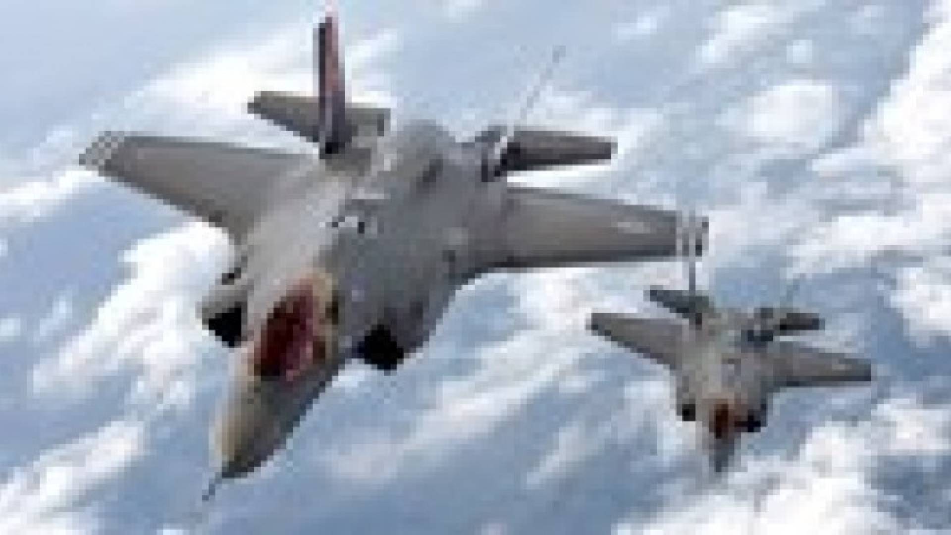 أول هبوط ناجح للمقاتلة الأمريكية إف-35 على حاملة الطائرات