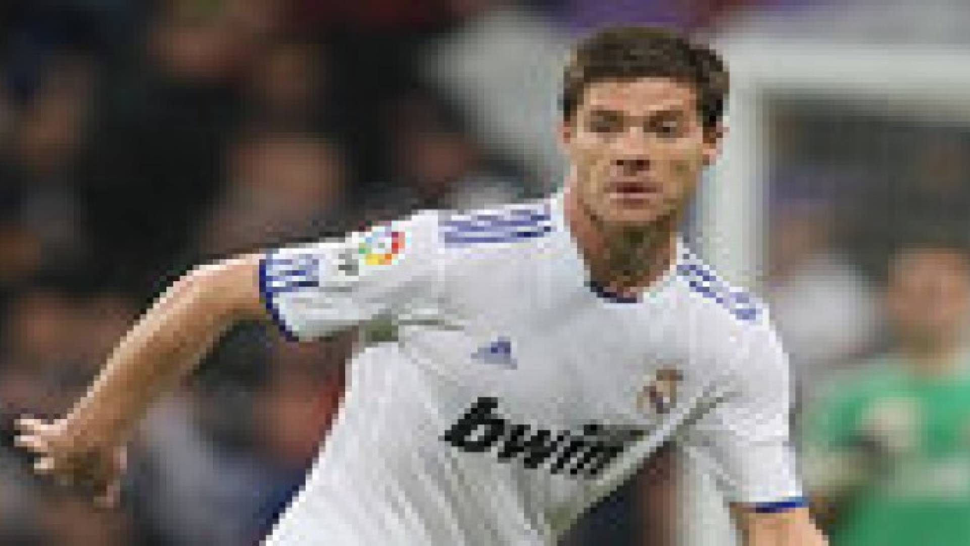 تشابي هيرنانديز يعادل كاسياس كأكثر لاعب مشاركة بأبطال أوروبا
