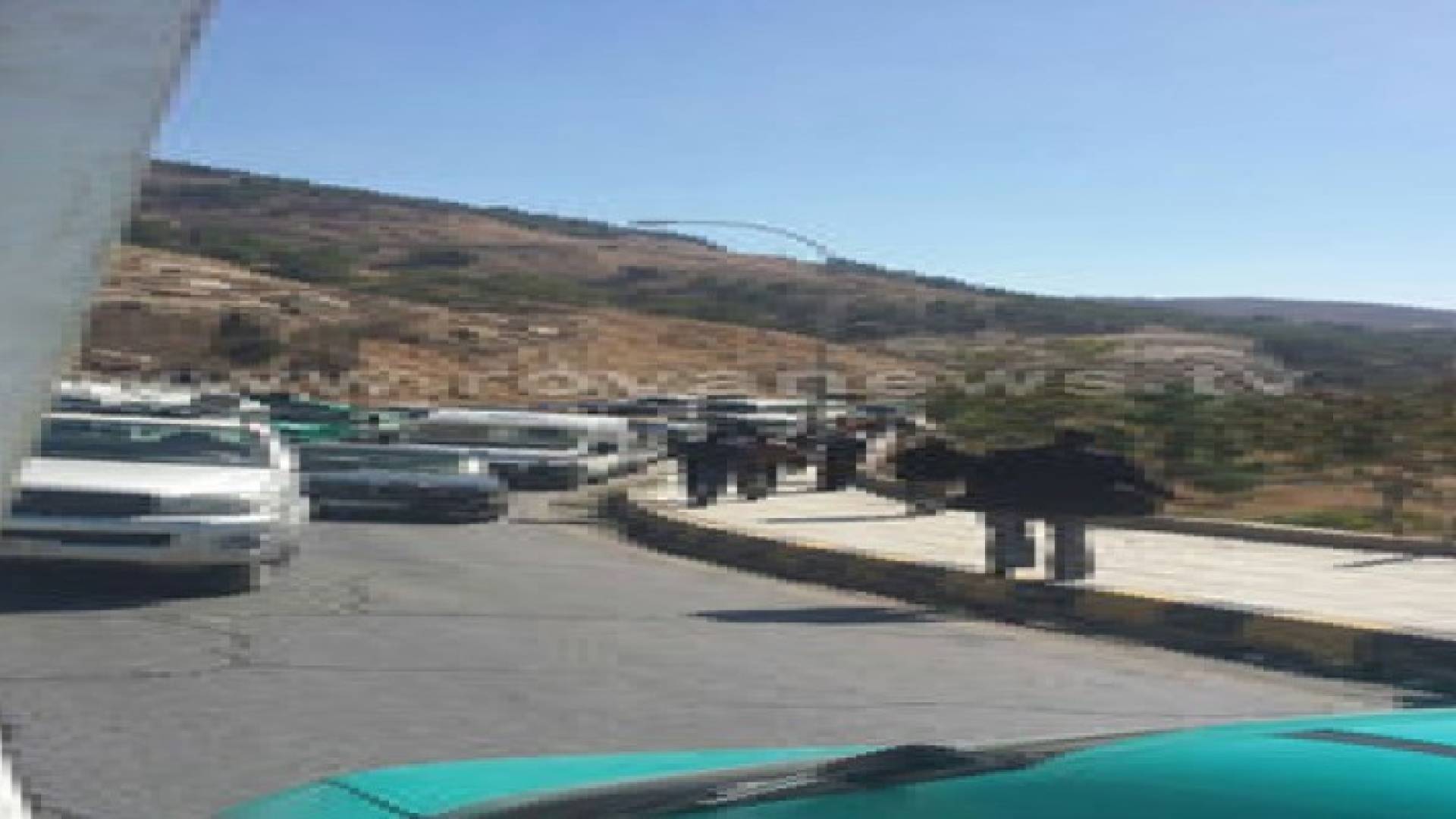 الطفيلة : اصابة شخصين جراء انزلاق مركبة  .. صور