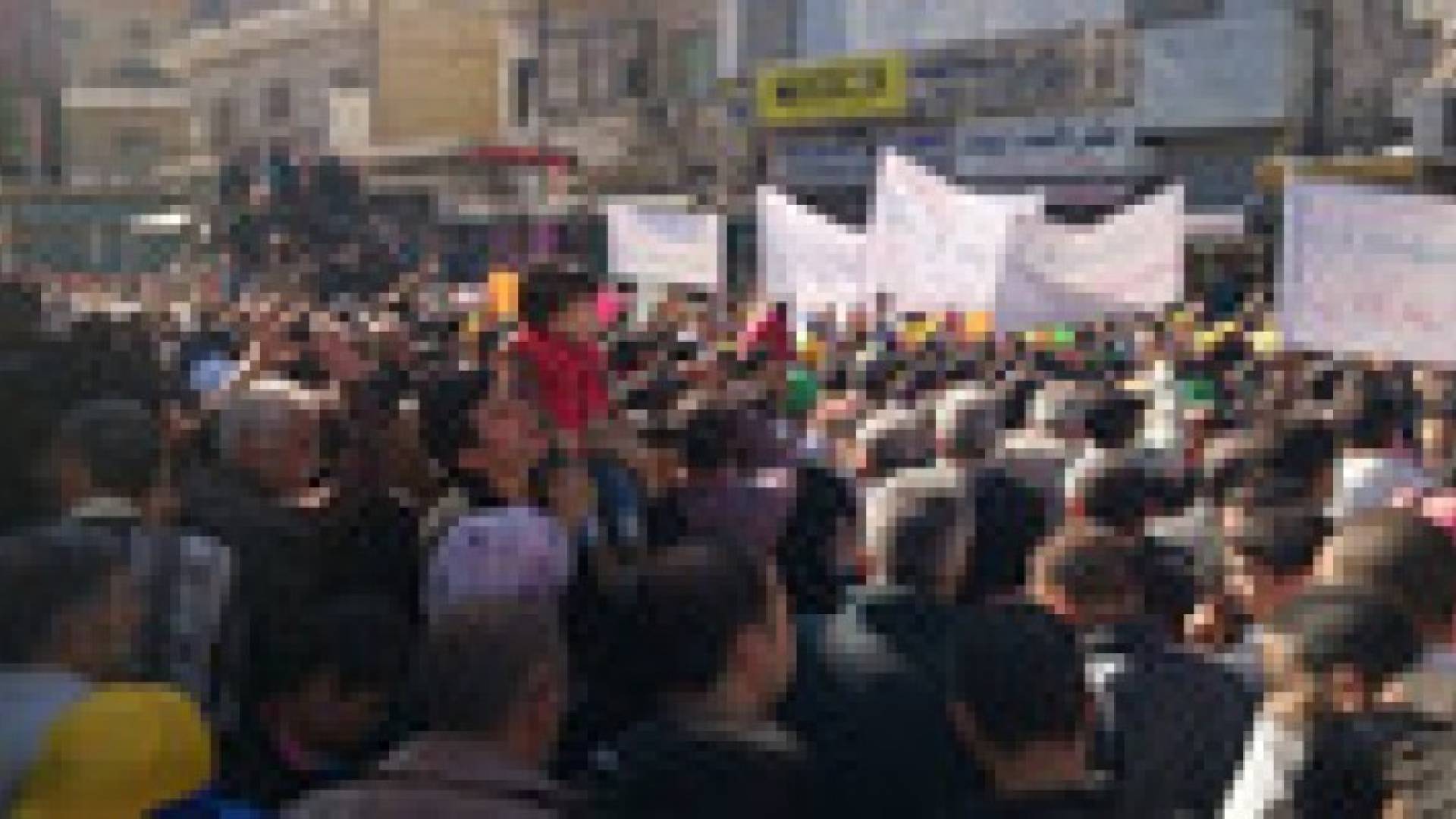الاف الأردنيين في وسط عمان يخرجون نصرة للأقصى .. صور