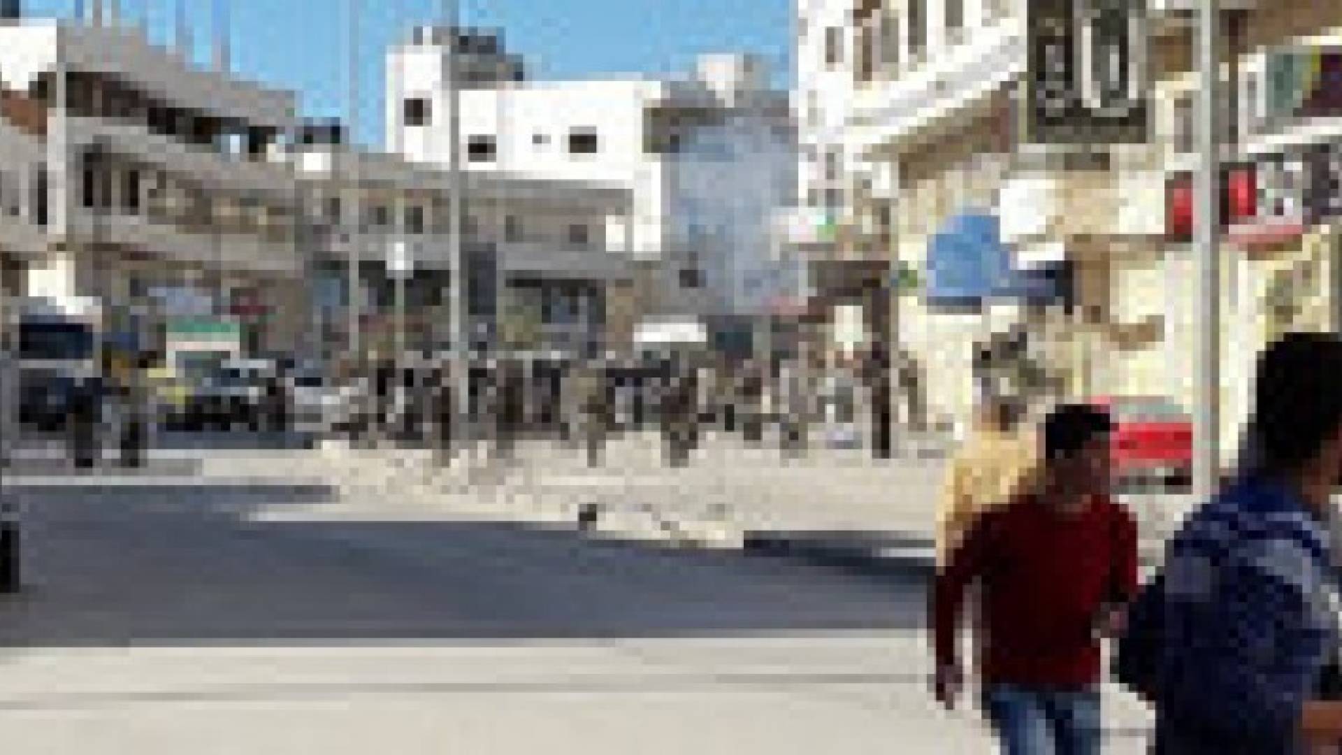 الأمن الفلسطيني يفرق مسيرات لحماس في نابلس والخليل .. صور