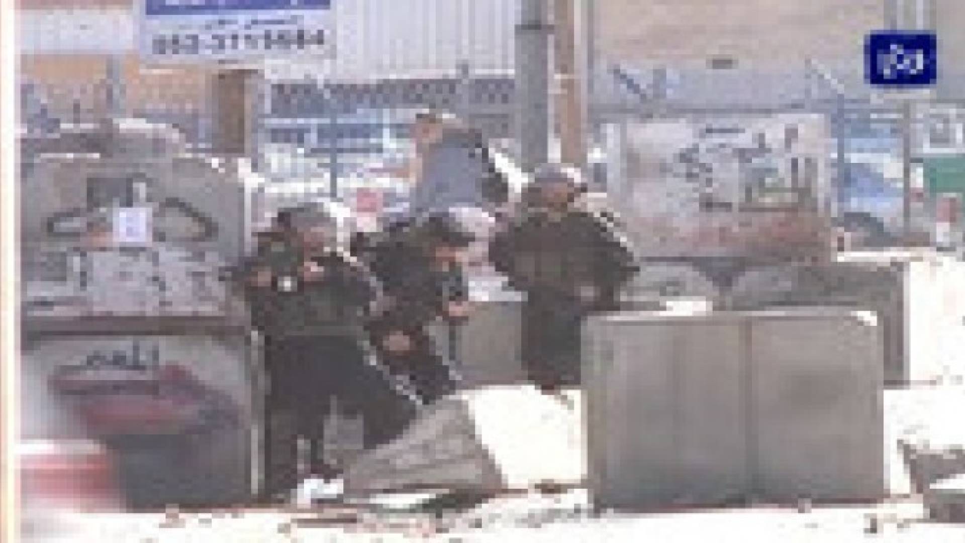 لحظة إصابة جندي في جيش الاحتلال خلال مواجهات القدس .. فيديو