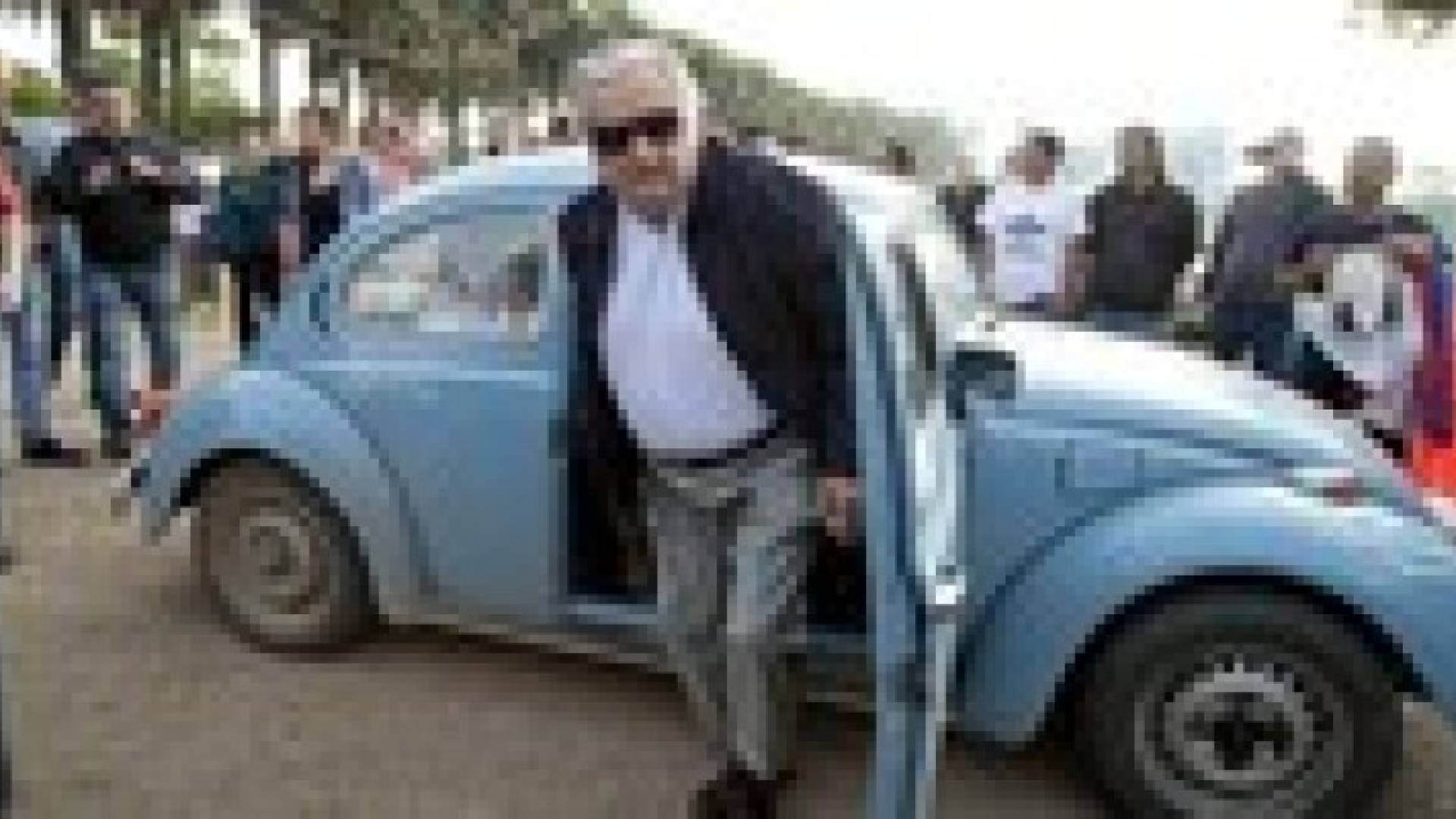 أحد شيوخ الخليج يعرض مليون دينار لشراء سيارة رئيس الارغواي