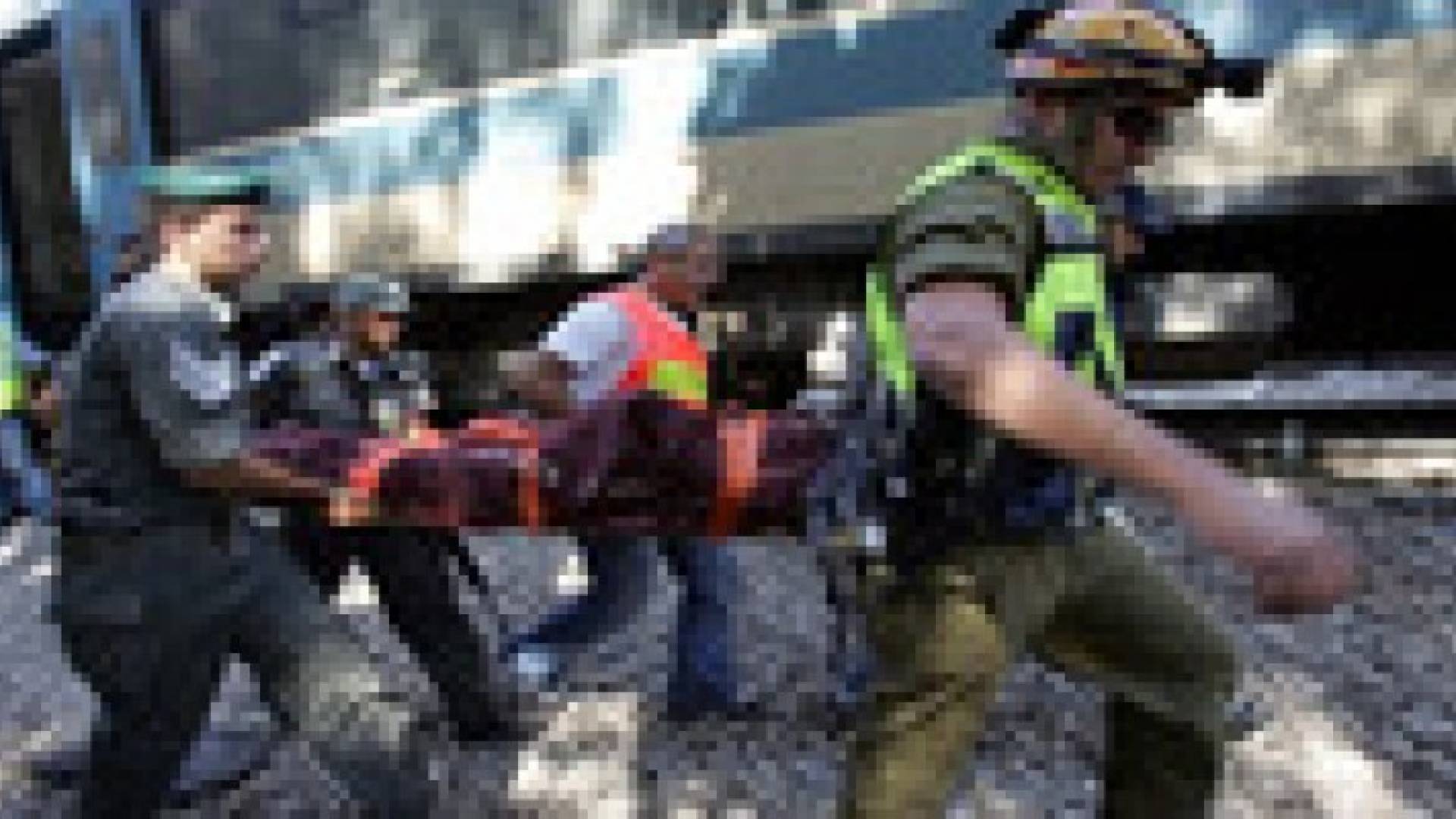 شرطة الاحتلال تعتدي بالضرب المبرح على منفذ عملية تل أبيب .. فيديو