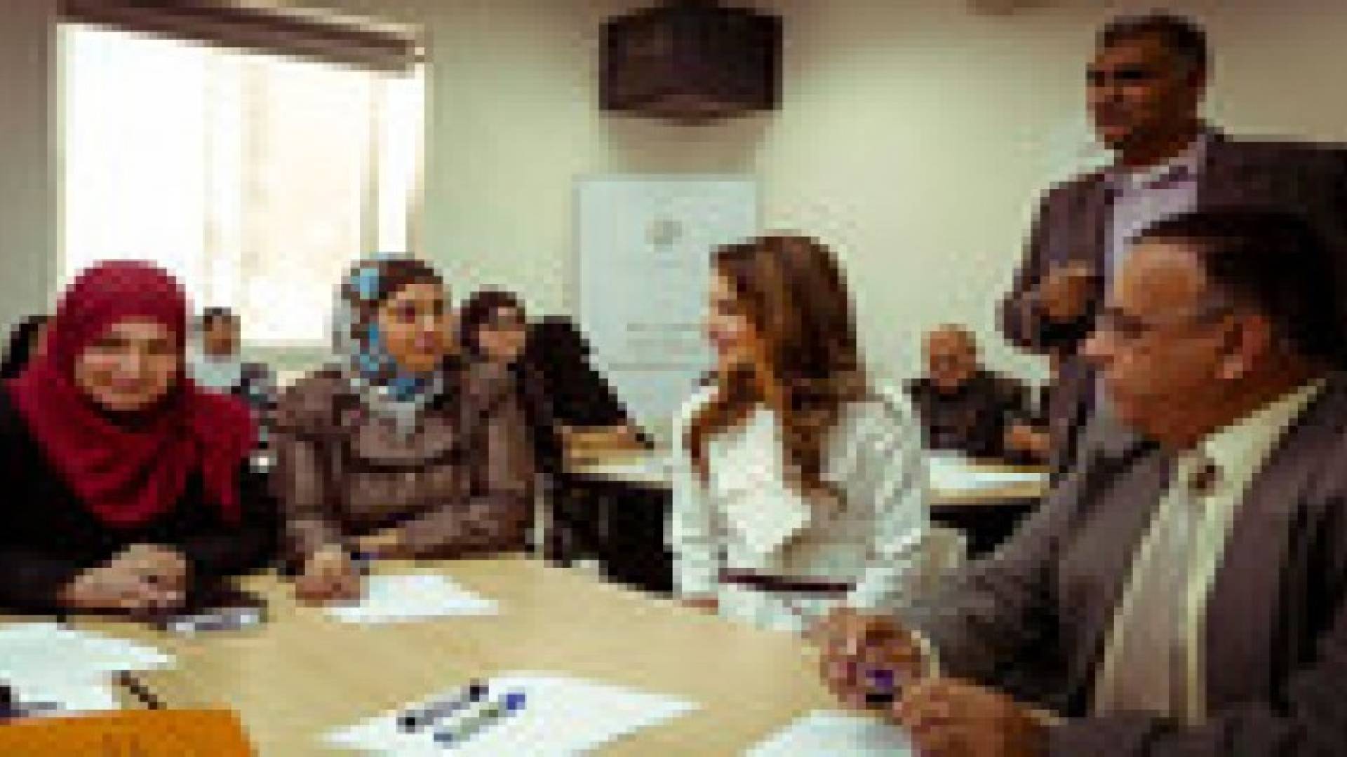 الملكة رانيا تزور اكاديمية الملكة رانيا لتدريب المعلمين