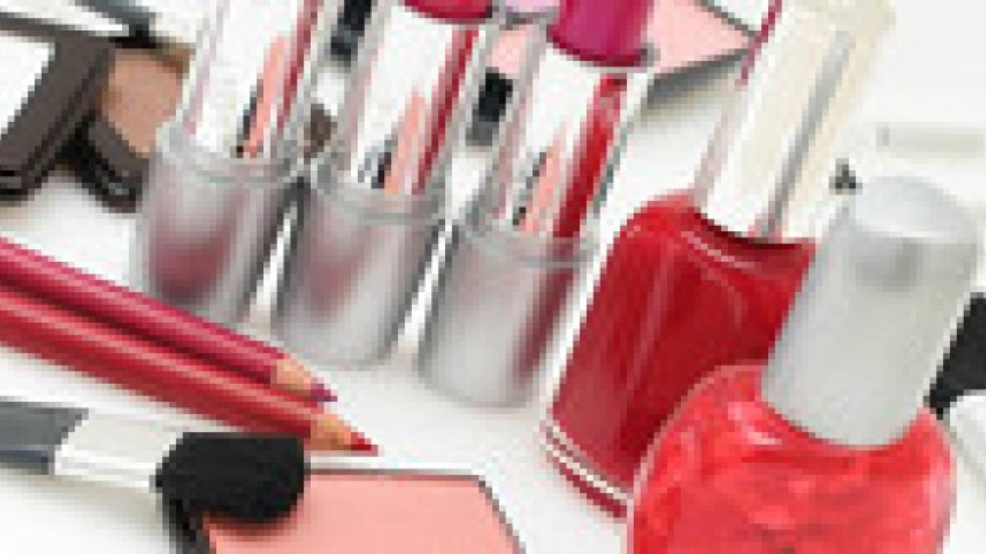 "المواصفات" تضبط 300 طرد مستحضرات تجميل مسرطنة