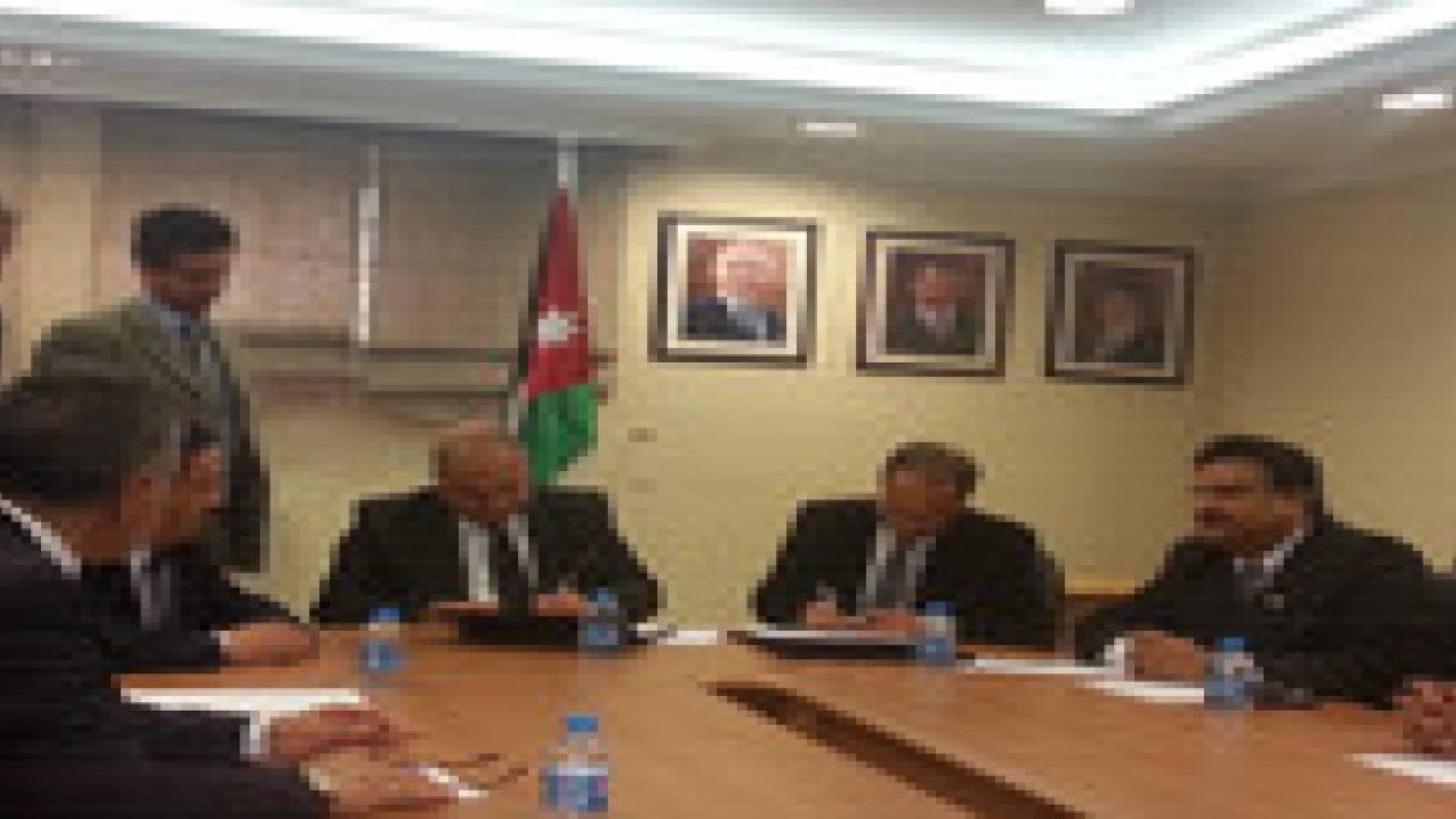 وزارة الطاقة توقع مذكرة تفاهم لانتاج النفط من الصخر الزيتي