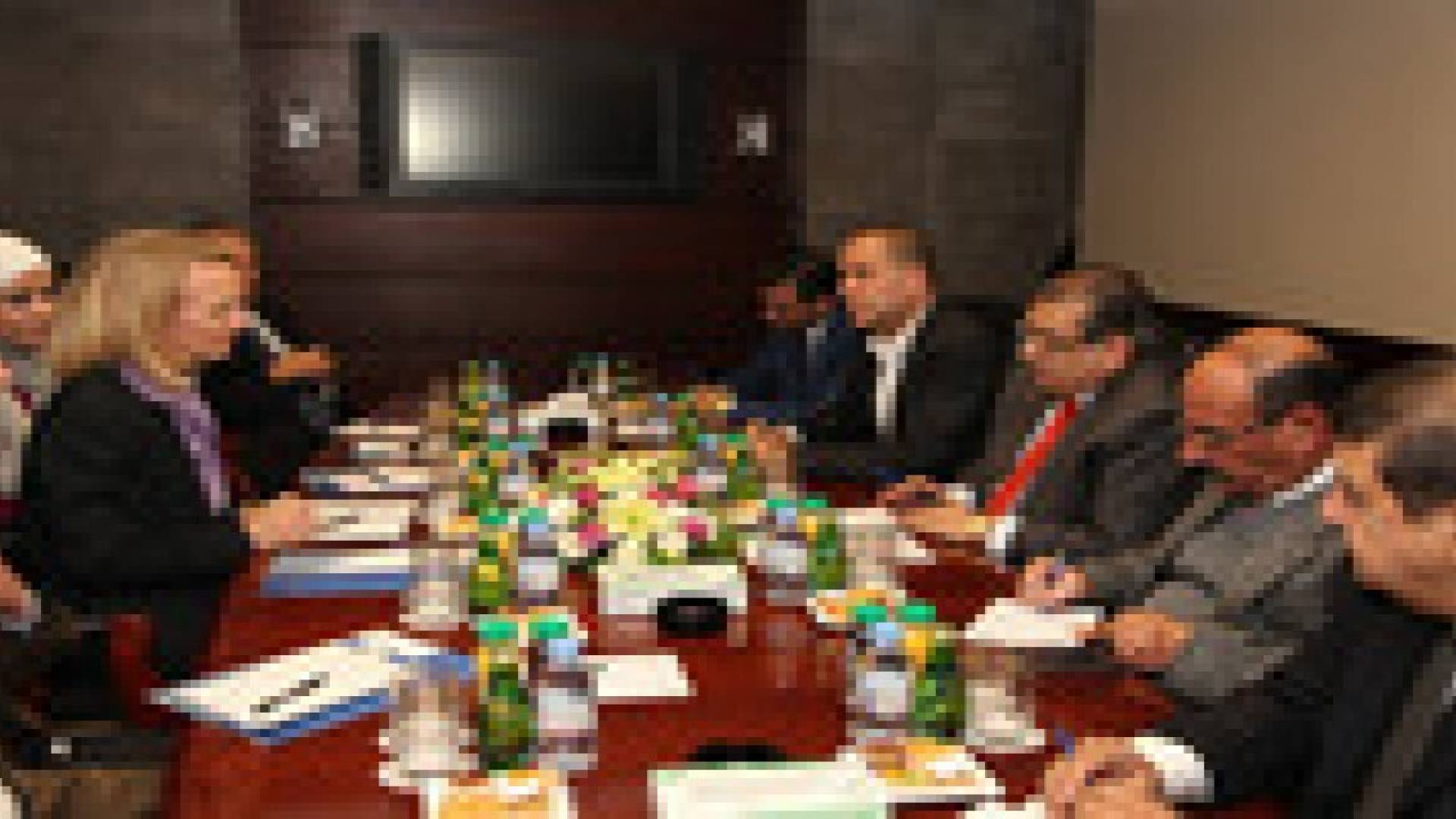 ويلز تزور غرفة تجارة عمان