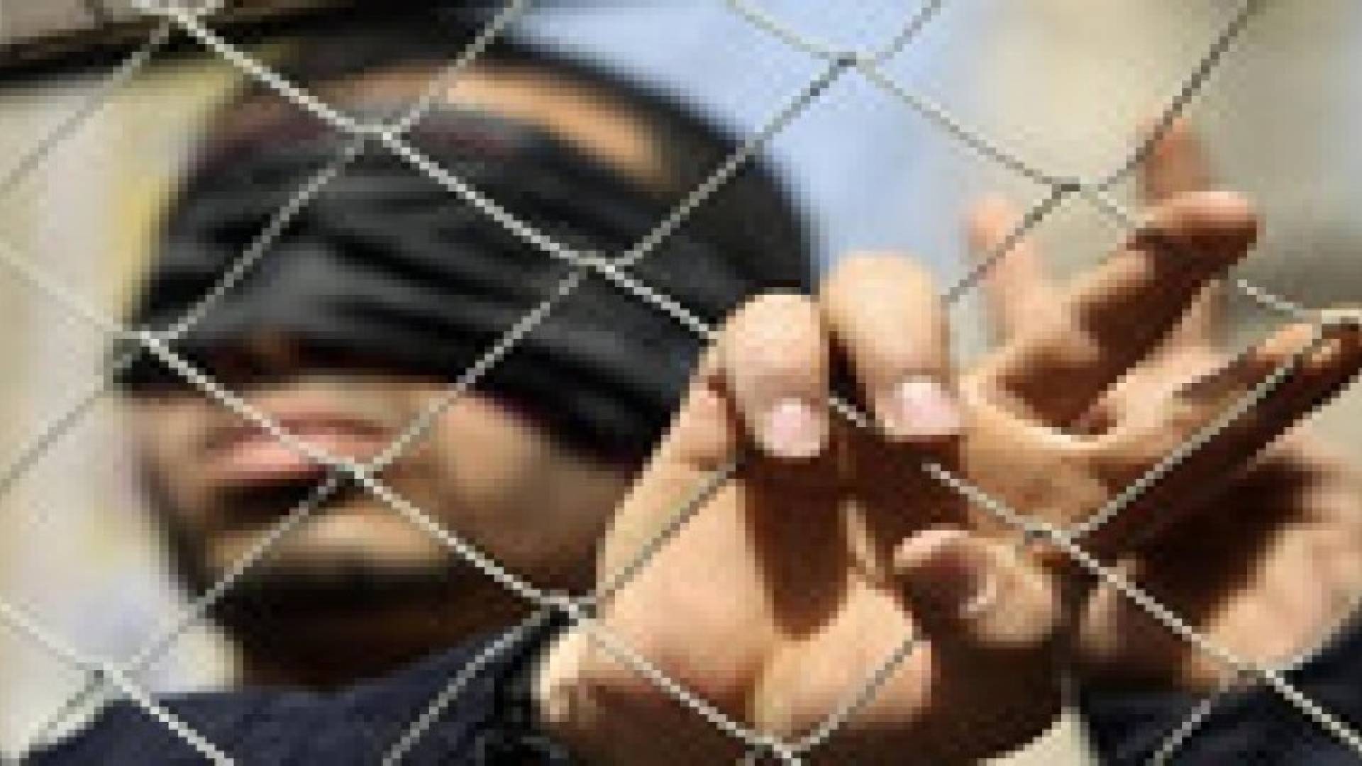 محكمتان مصريتان تقضيان بسجن 69 من أنصار مرسي مدد بين عام و25 عاما