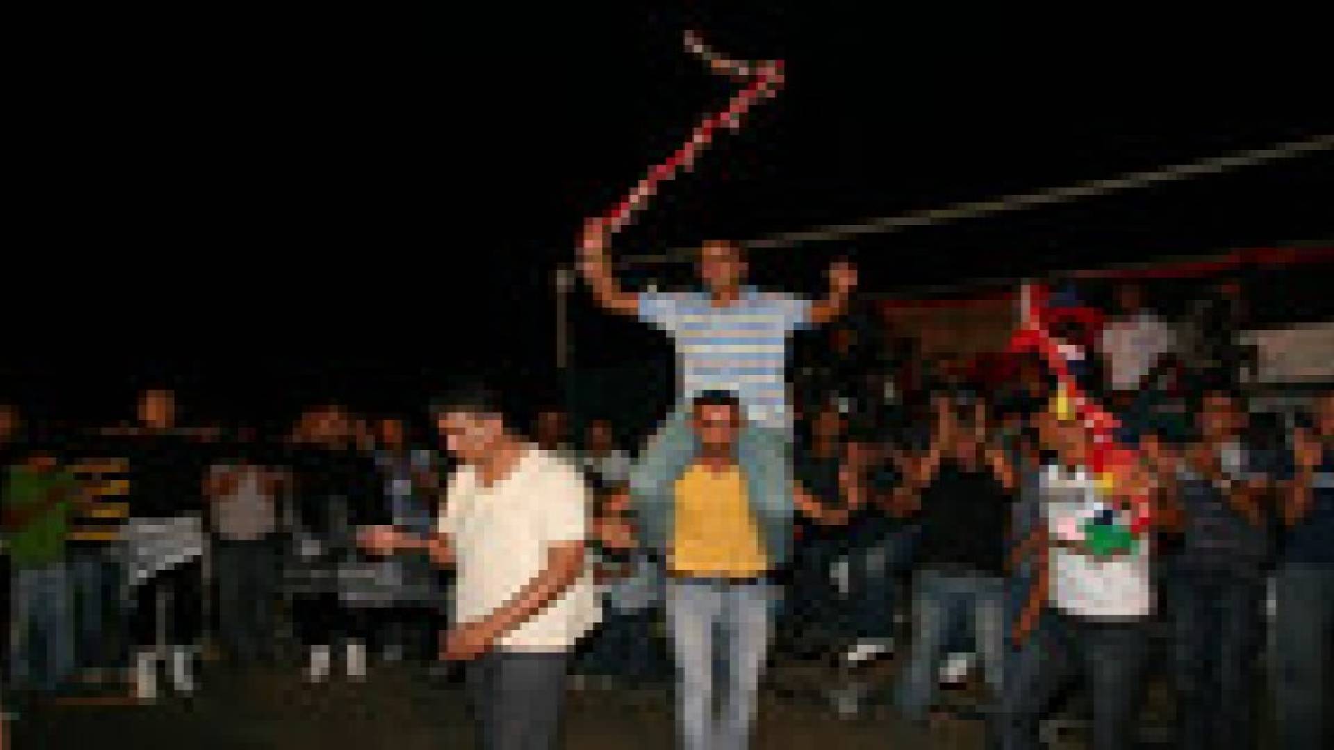 اصابة مطرب بعيار ناري في رقبته بـ "سهرة شباب"