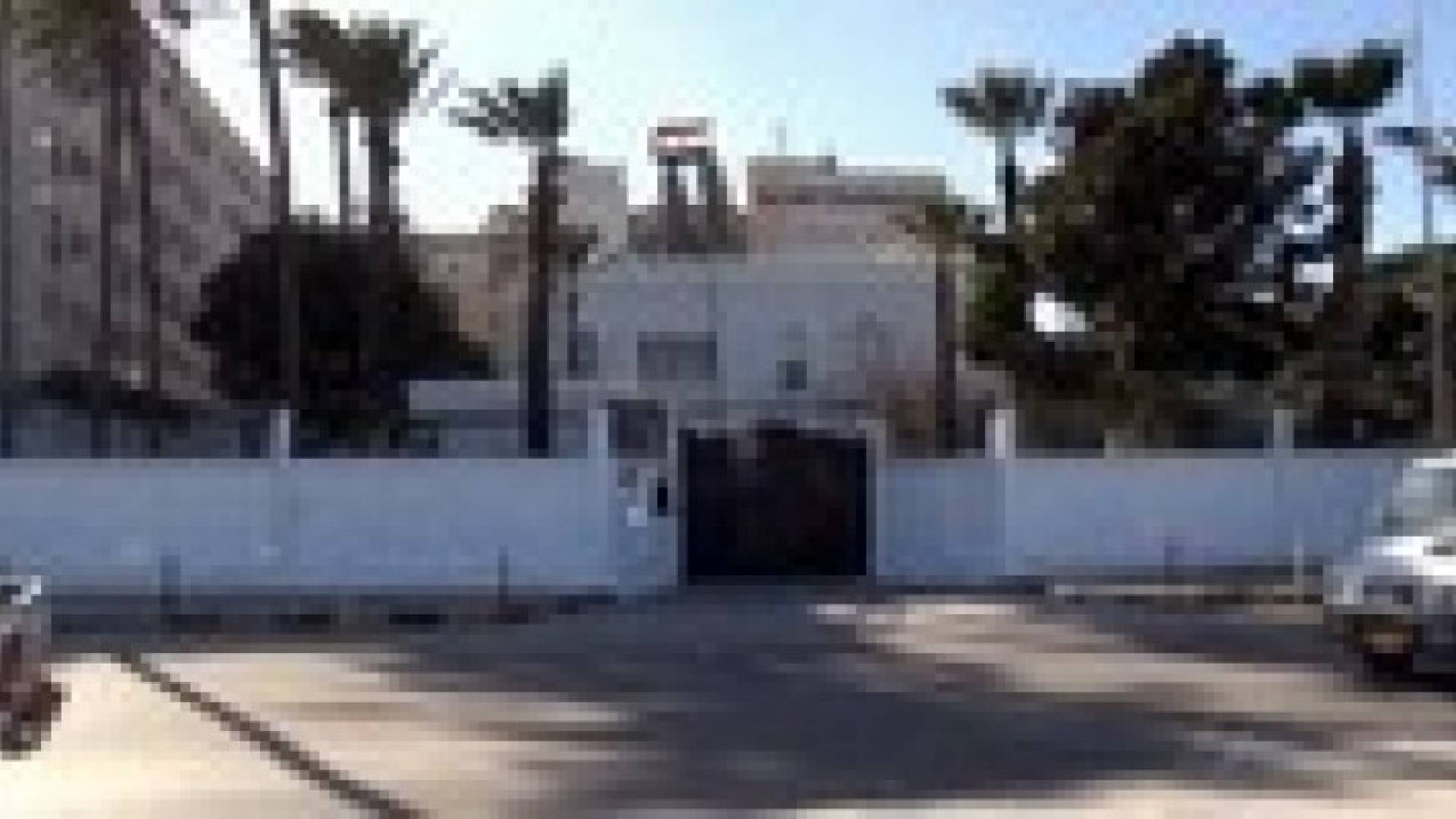 انفجار سيارة مفخخة امام السفارة المصرية في ليبيا