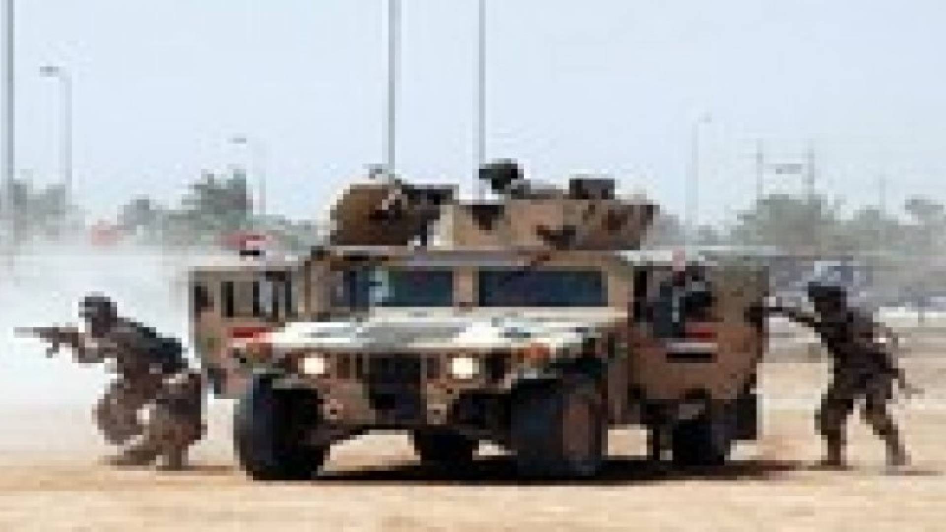 العبادي يأمر بالتحقيق بشأن شحنة أسلحة وصلت جوا إلى مطار بغداد