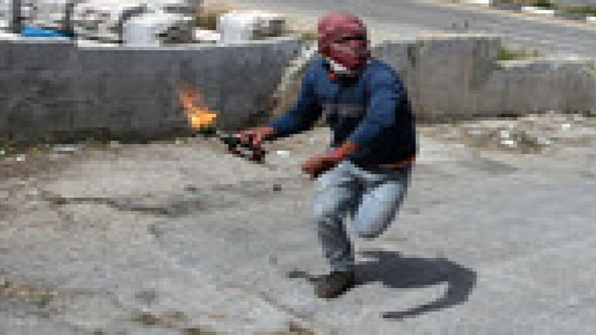 إلقاء زجاجة حارقة على حافلة إسرائيلية في القدس المحتلة