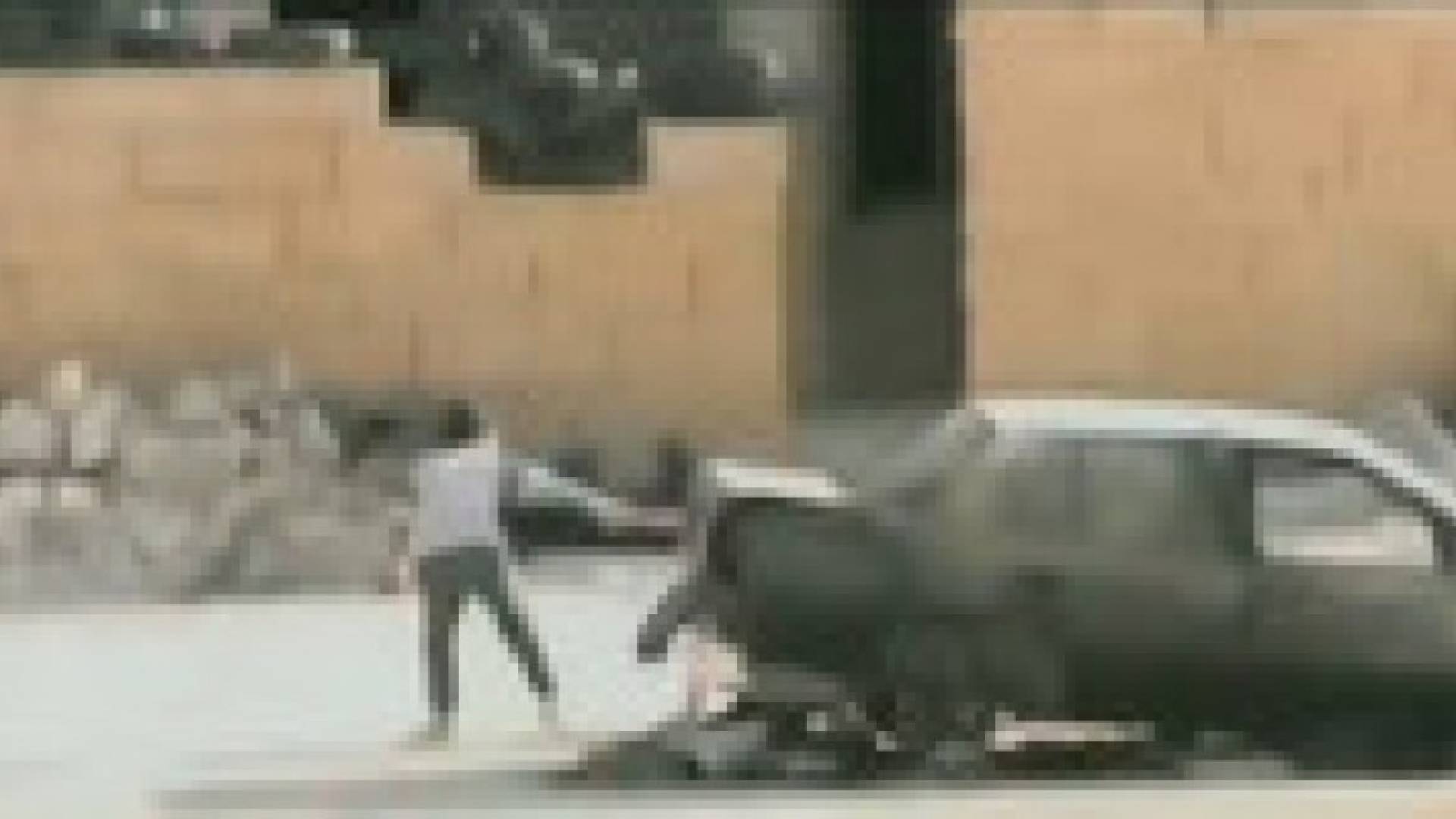 بالفيديو.. "طفل سوري بطل ينقذ شقيقته تحت وابل من الرصاص"