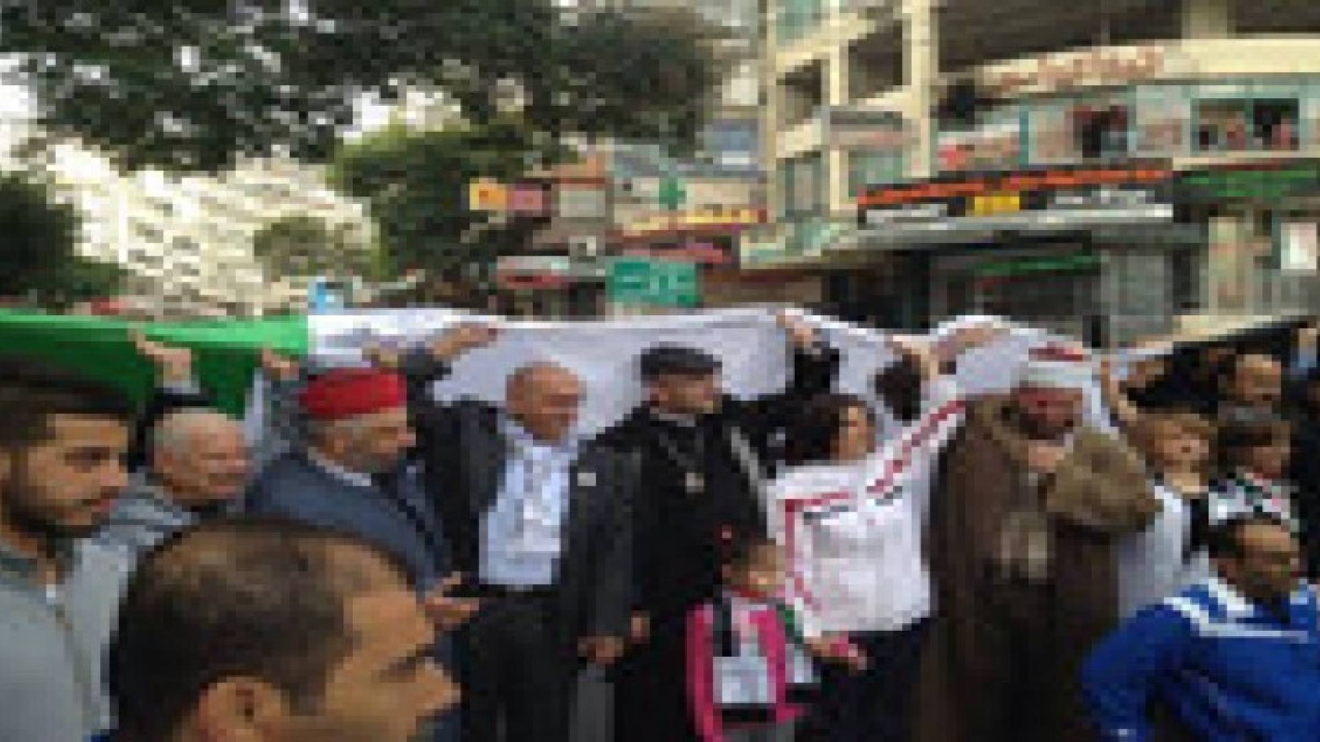 نابلس تطلق أكبر علم فلسطيني