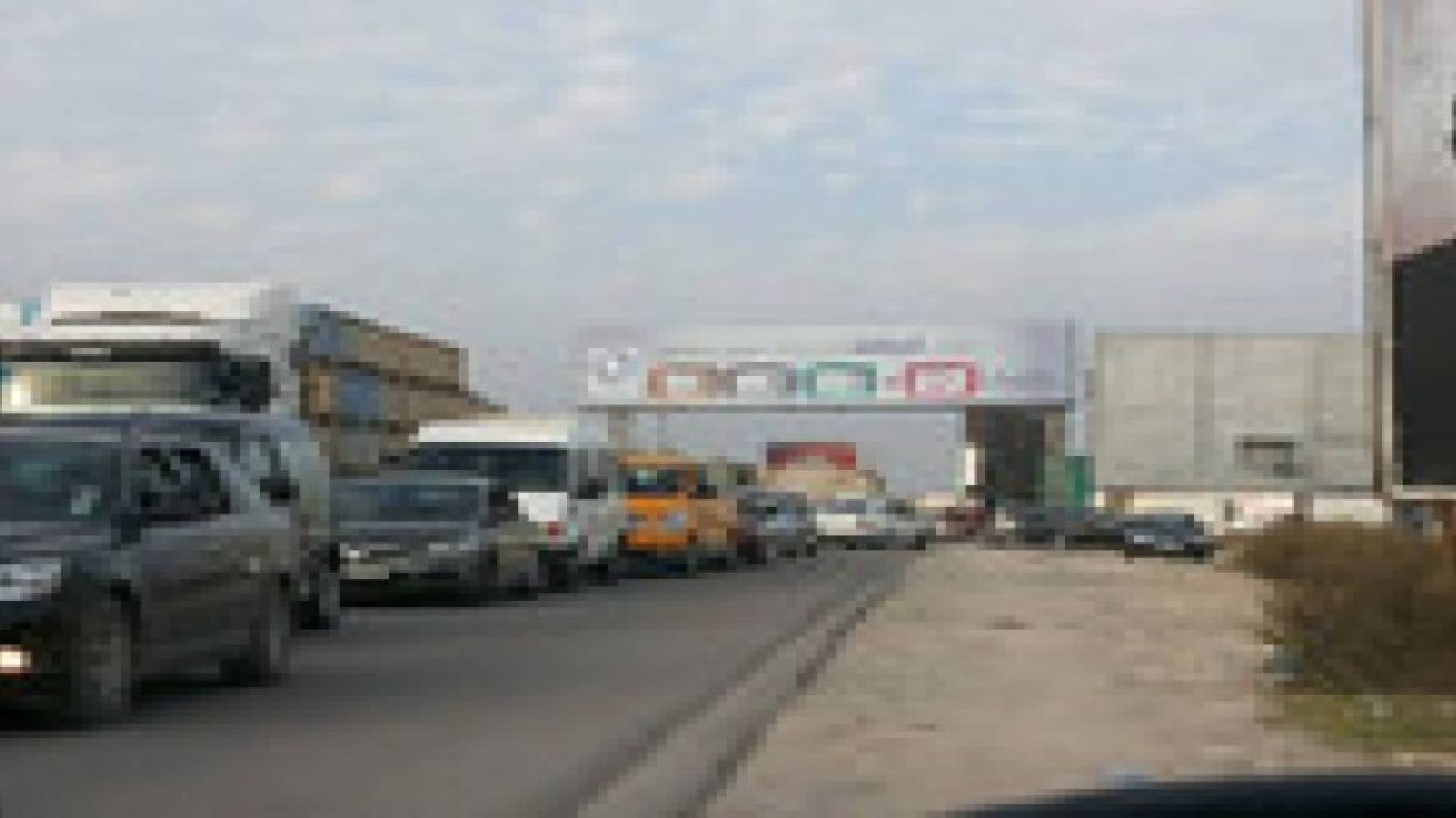 قوات الإحتلال الإسرائيلي تغلق حاجز حوارة جنوبي مدينة نابلس