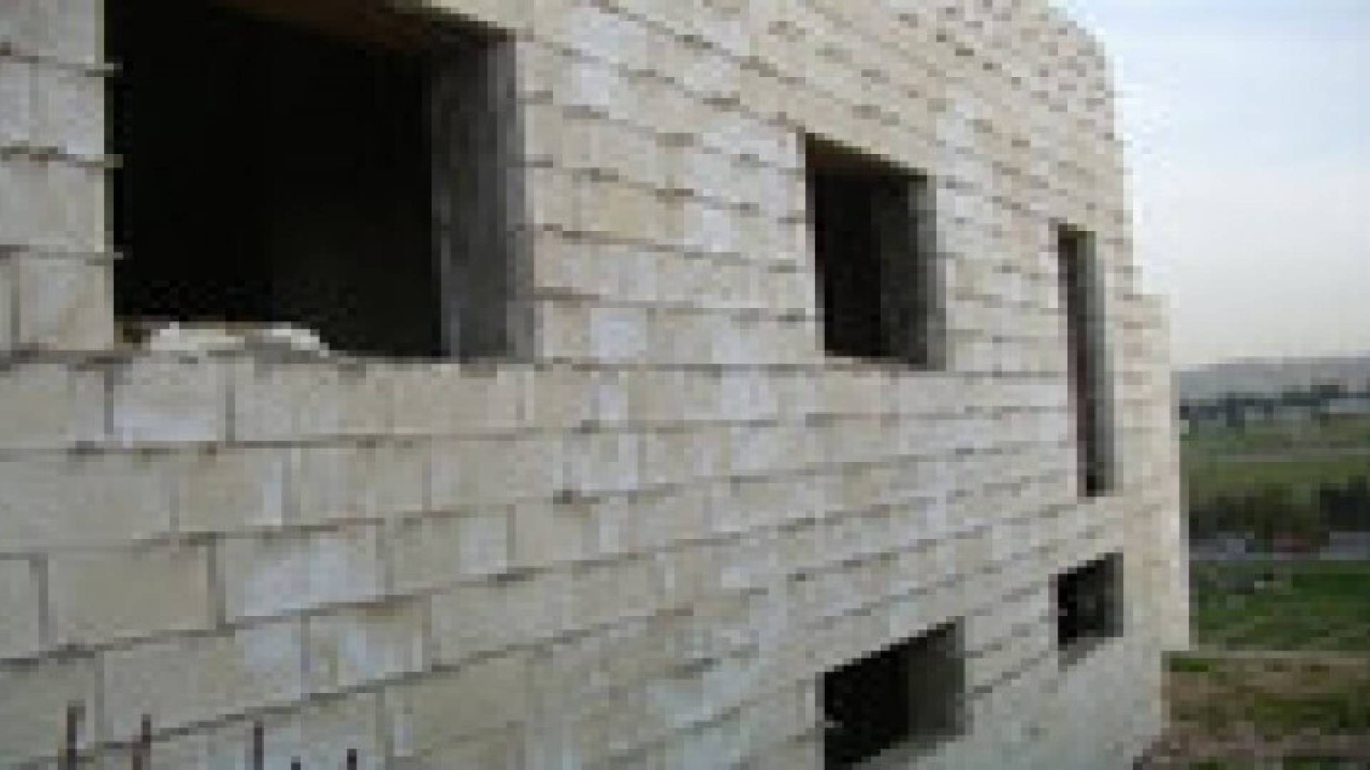وفاة عامل مصري سقط عن عمارة بالزرقاء