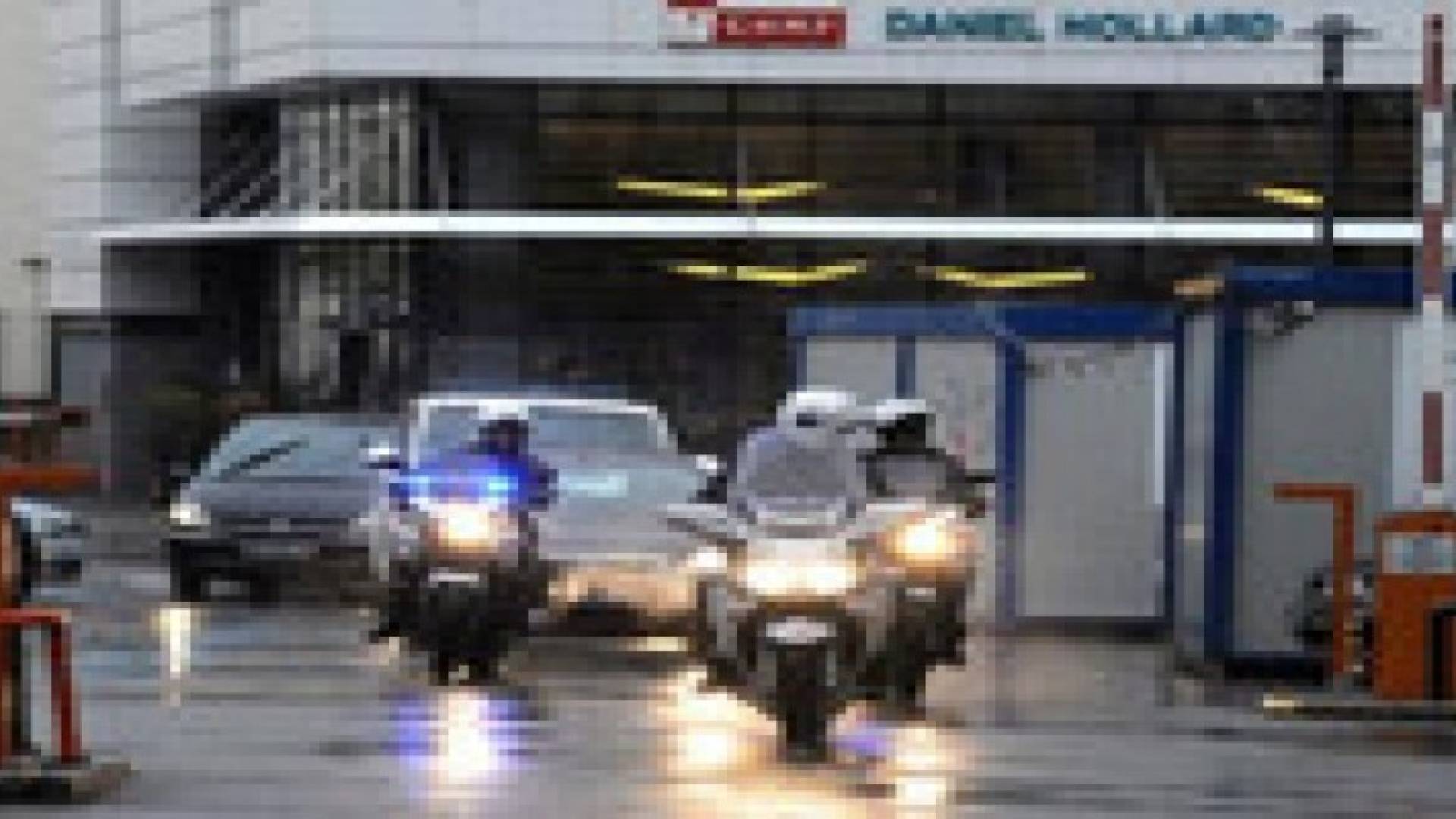 بوتفليقة يغادر المستشفى في فرنسا