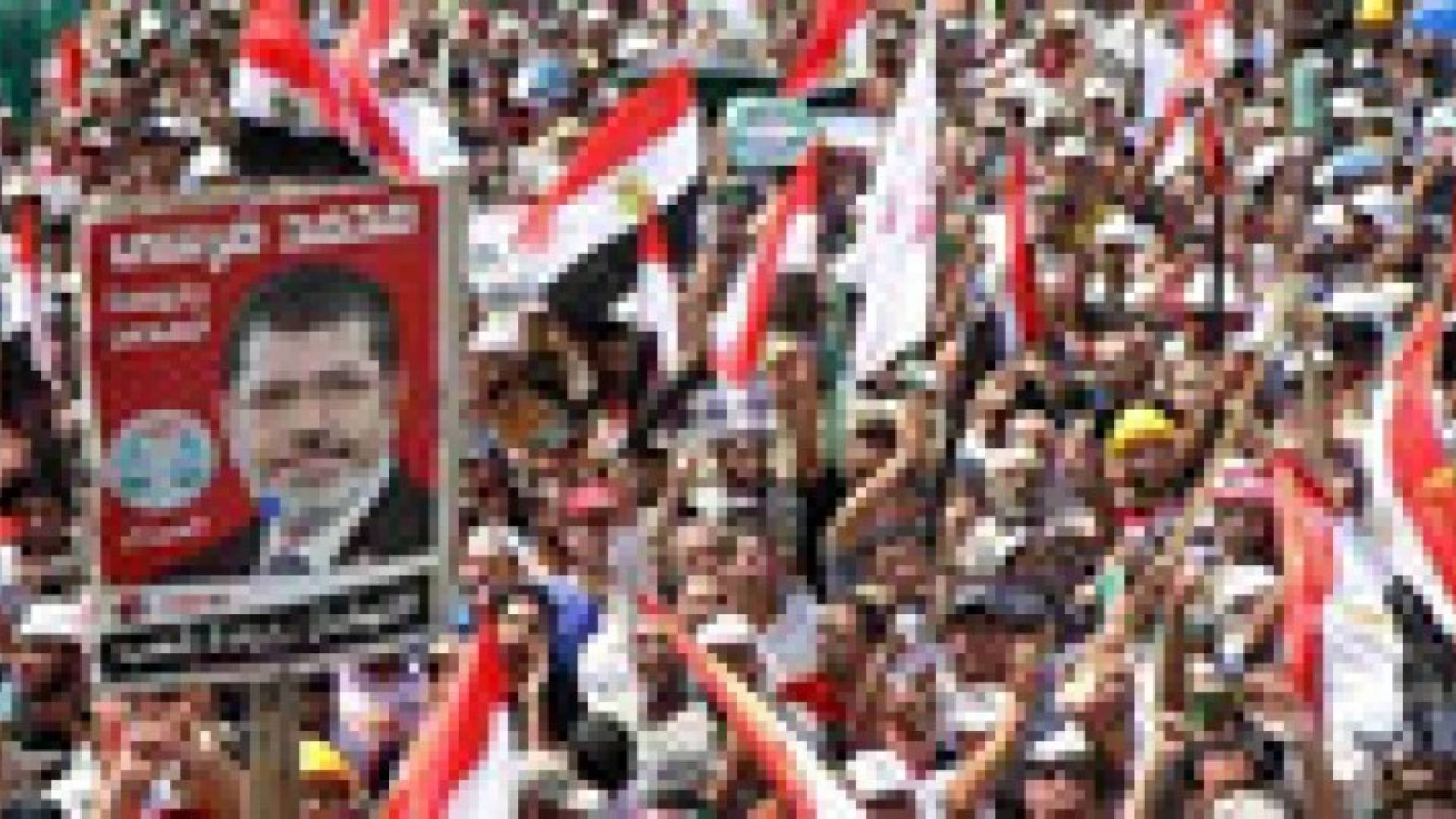 محكمة عسكرية تسجن 20 من أنصار مرسي بين عام و25 عاما