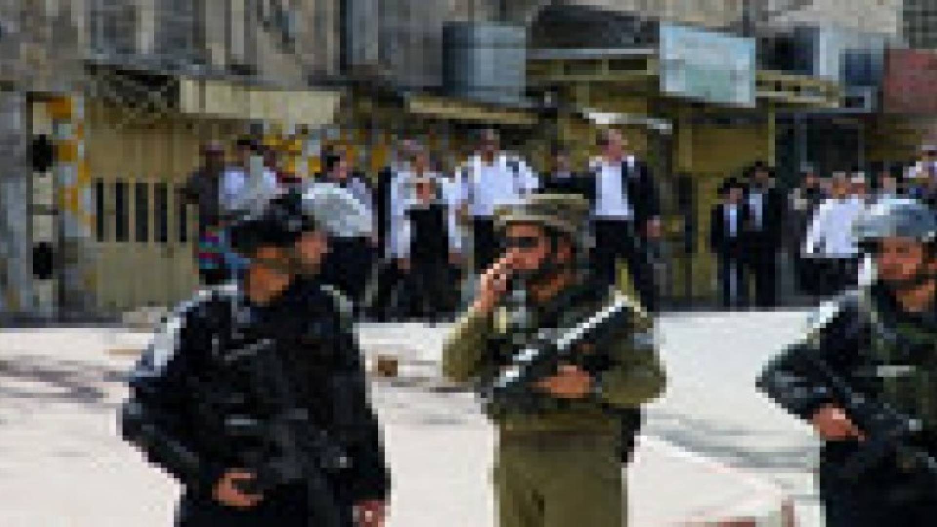 مستوطنون يهاجمون مدرسة بقرية عوريف والأهالي يتصدون