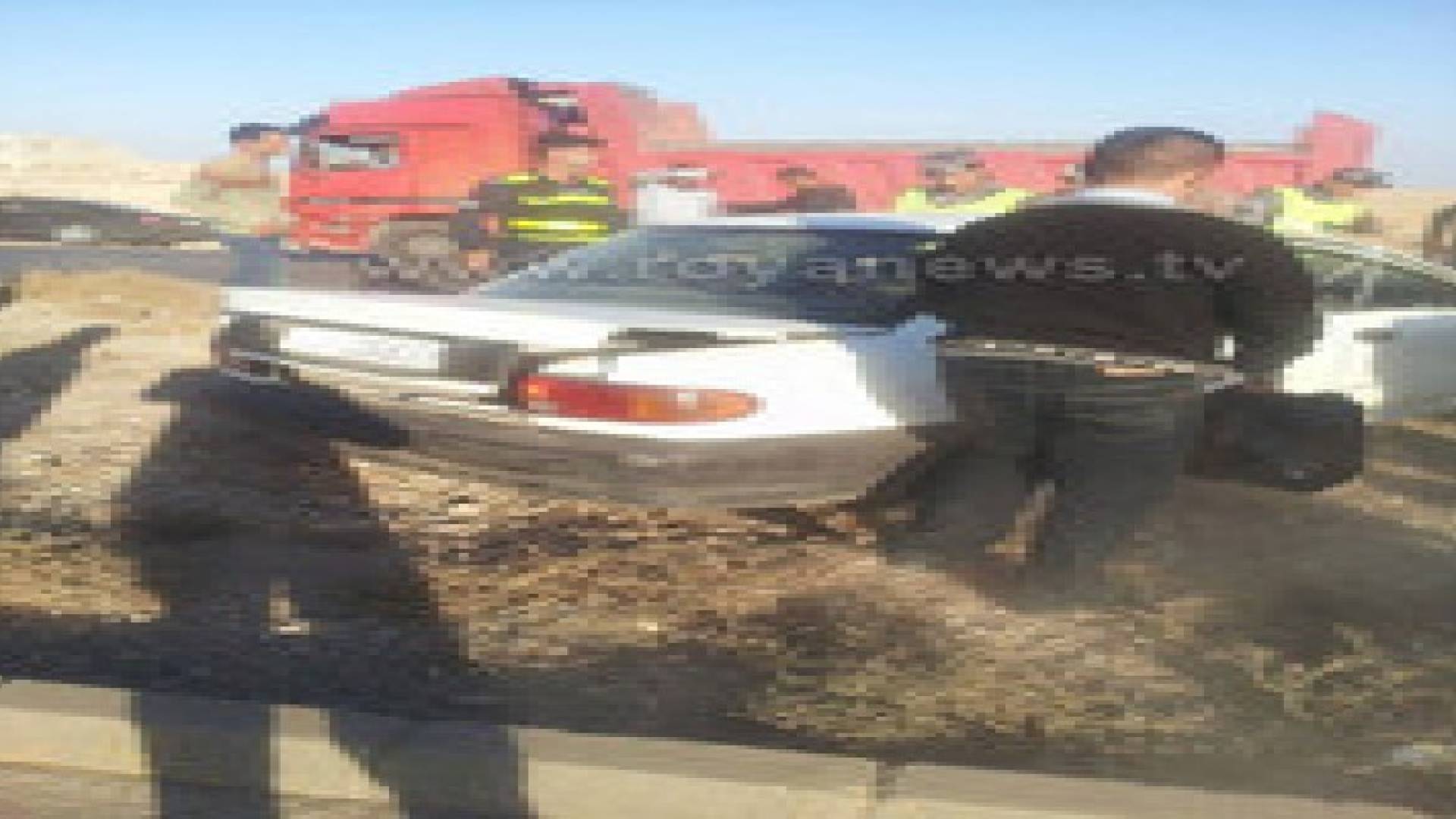 اصابة اثر انقلاب مركبة في السواقة.. صور