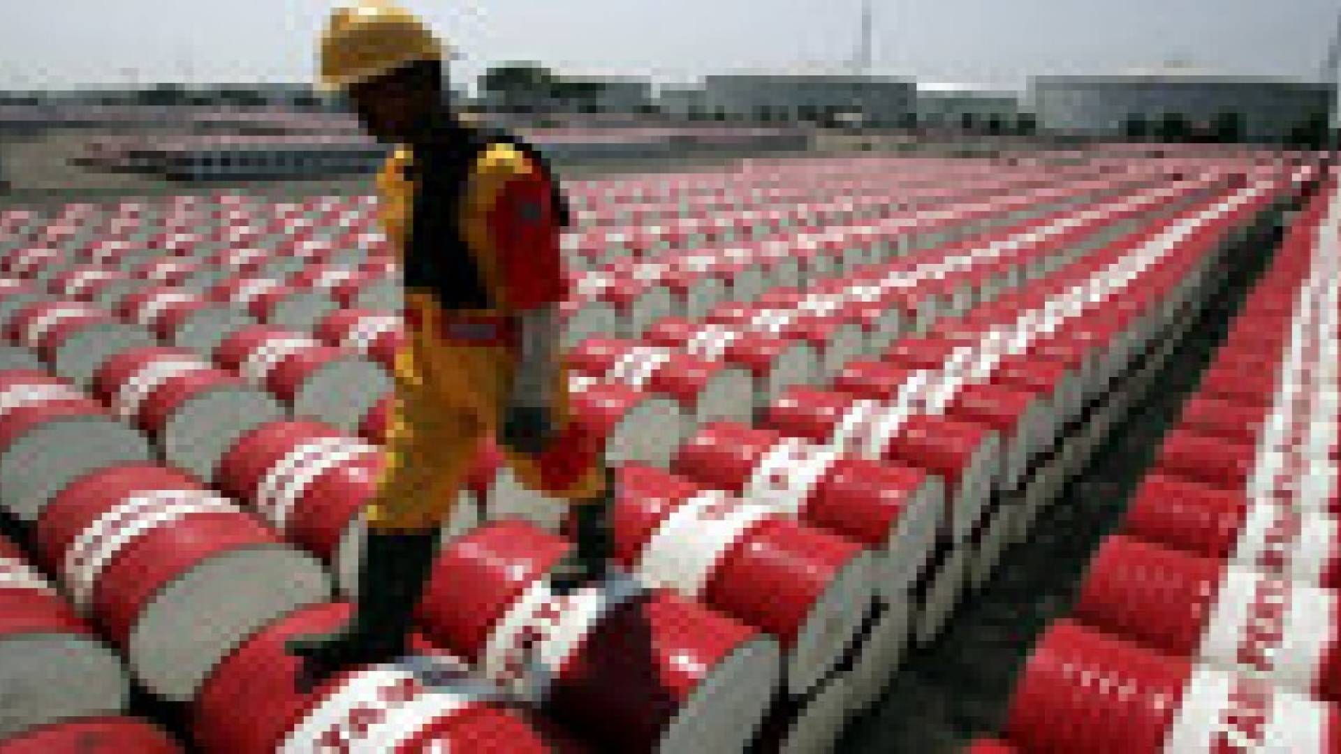 النفط يقترب من 80 دولارا للبرميل